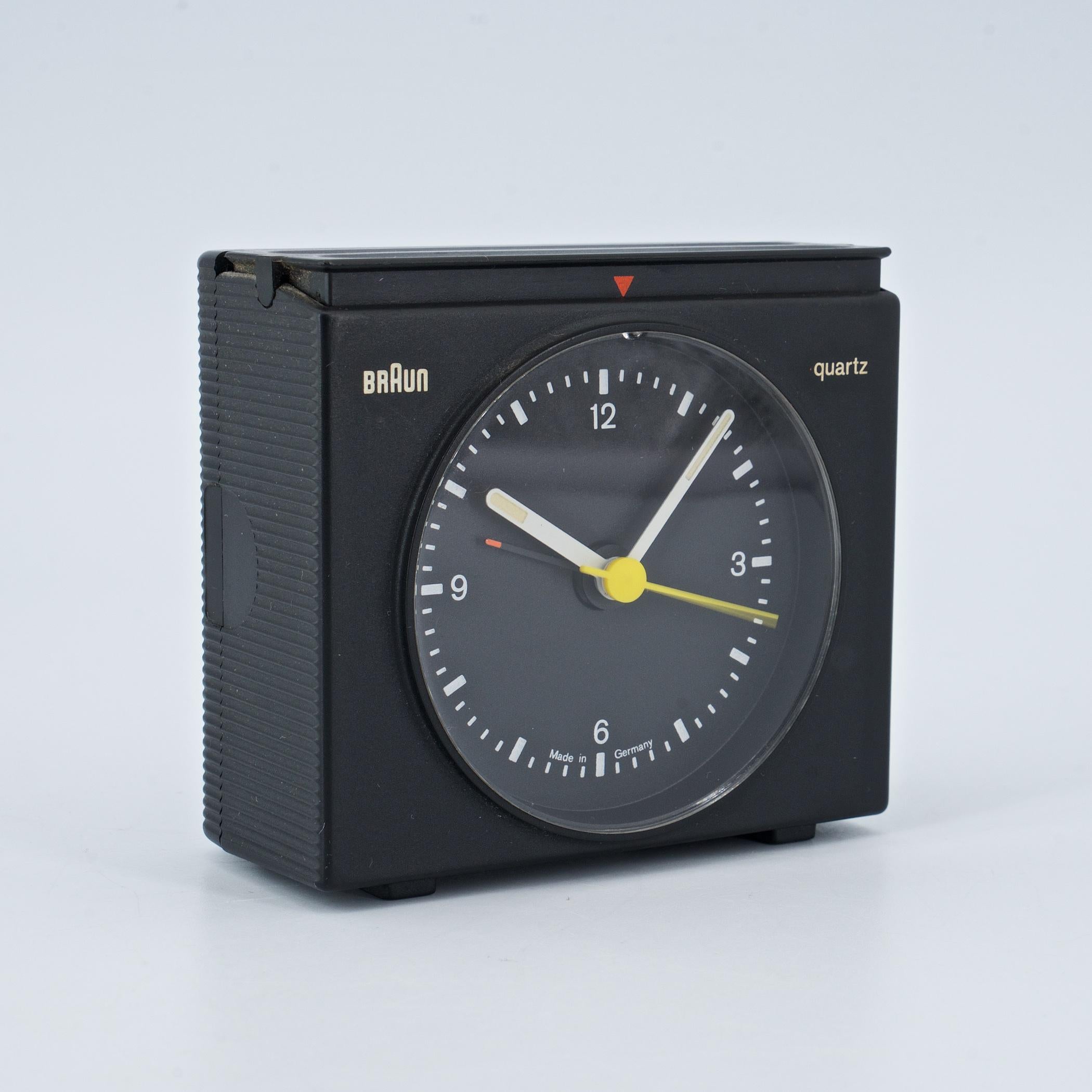 Postmoderne Horloge de table vintage Braun des années 1970 par Dieter Rams + Dietrich Lubs en vente