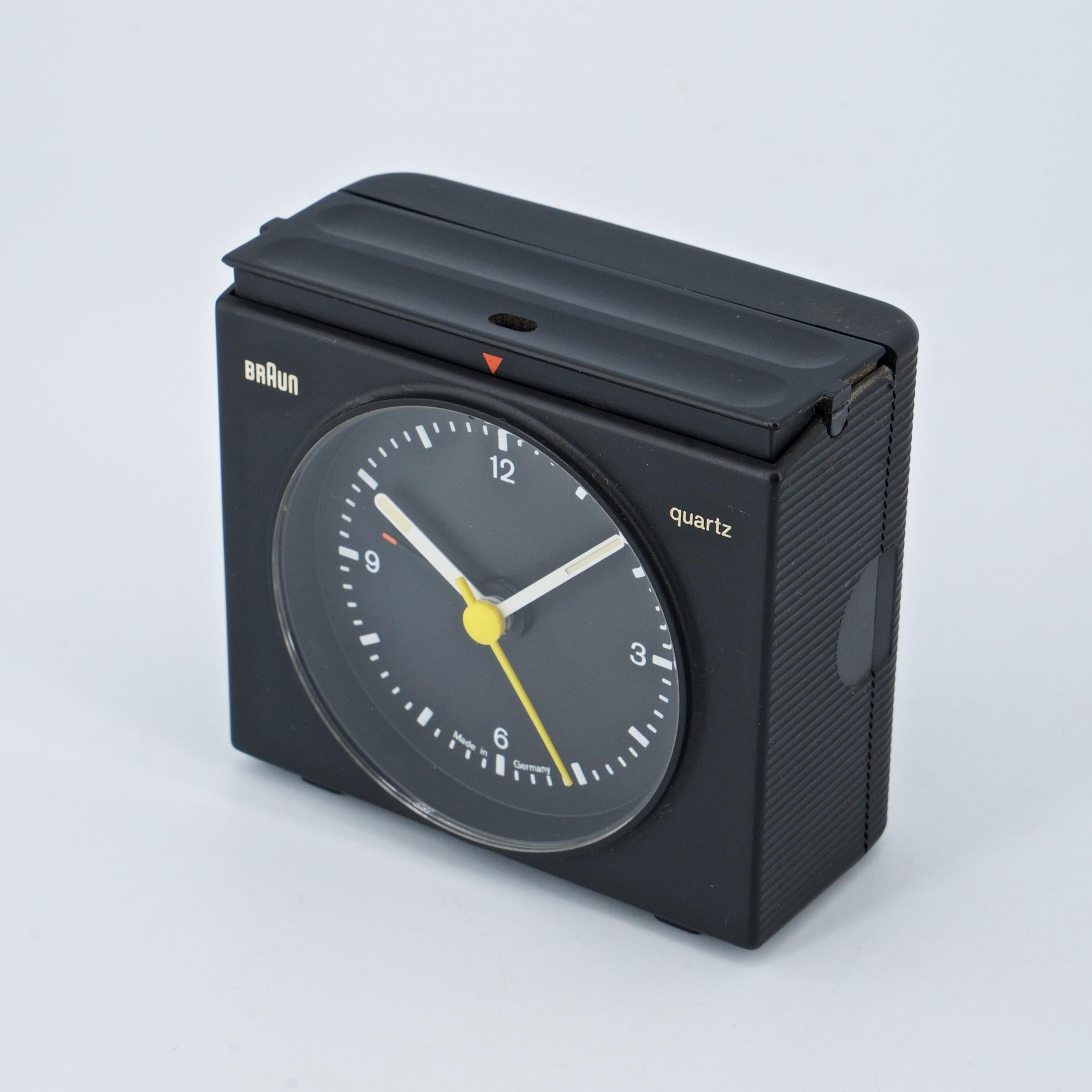 Fait à la machine Horloge de table vintage Braun des années 1970 par Dieter Rams + Dietrich Lubs en vente