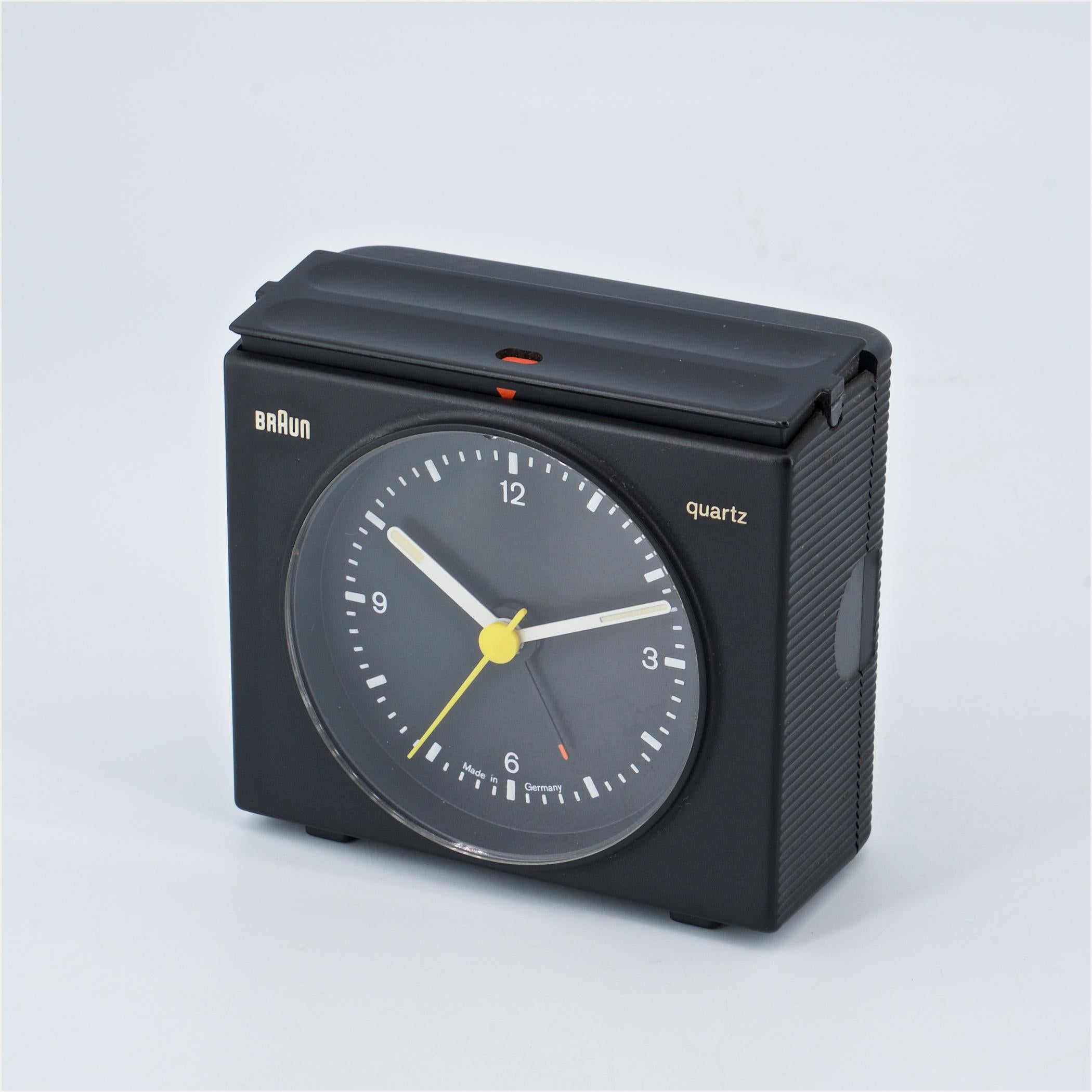 Vintage 1970s Braun Table Alarm Clock by Dieter Rams + Dietrich Lubs In Good Condition For Sale In Hyattsville, MD