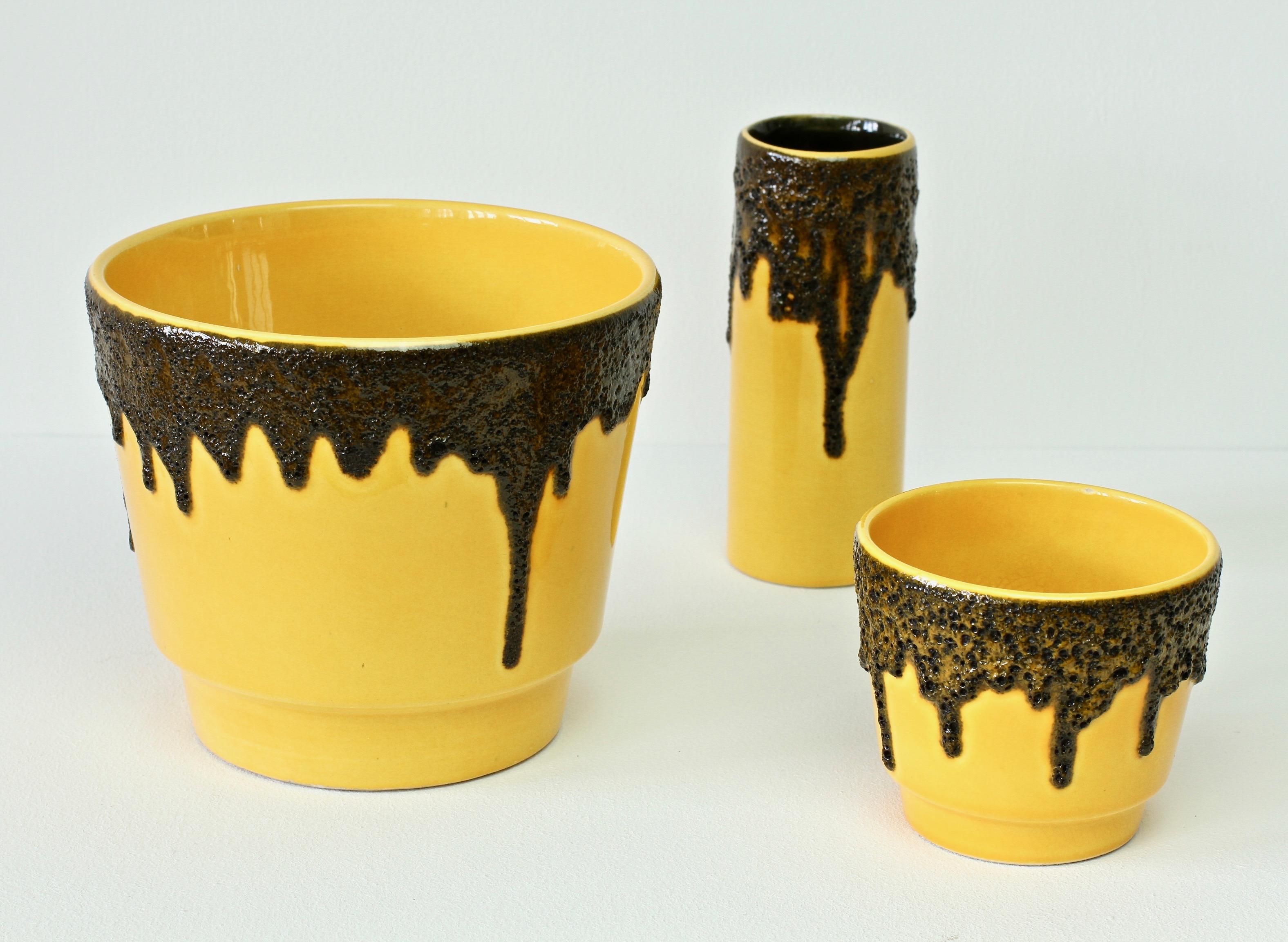 Westdeutsche Vintage-Vase mit schwarzer Lavaglasur, leuchtend gelb, 1970er Jahre (Moderne der Mitte des Jahrhunderts)