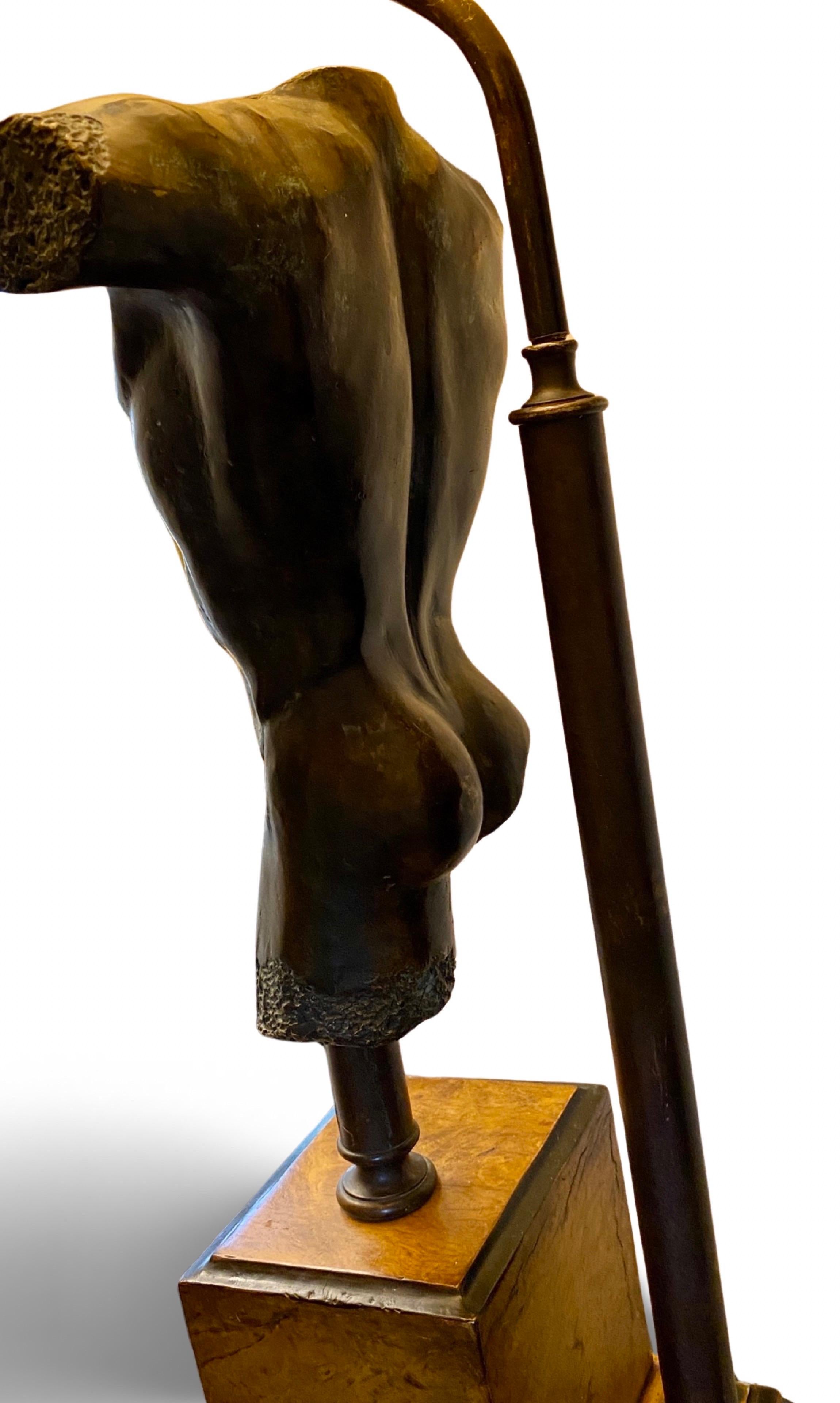 Vintage 1970er Bronze männlichen Torso Lampe auf Burl-Holz Basis w New Black Custom Shade im Angebot 8