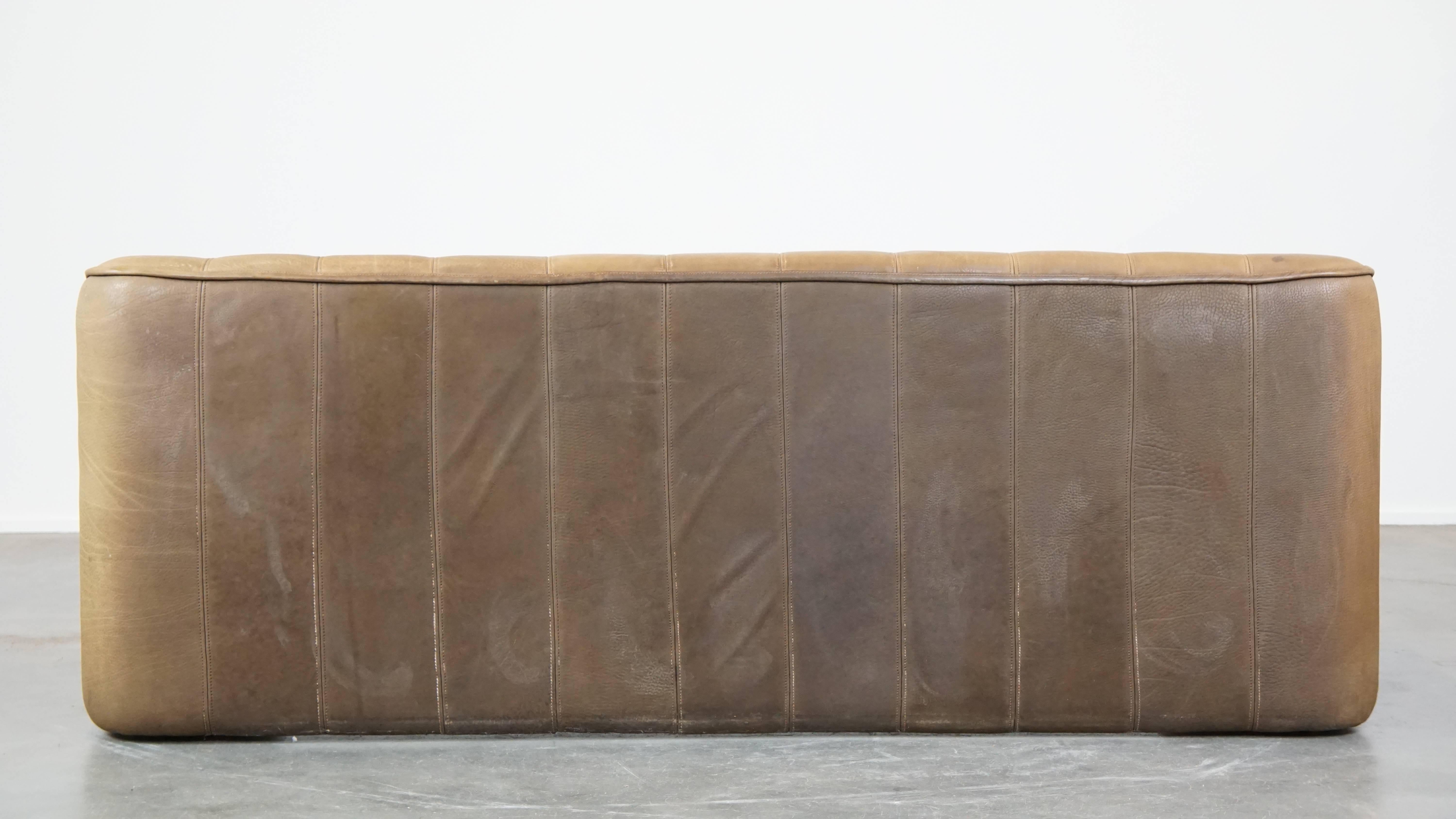 Suisse Canapé 2,5 places design buffle des années 1970 par De Sede, modèle DS44 en vente