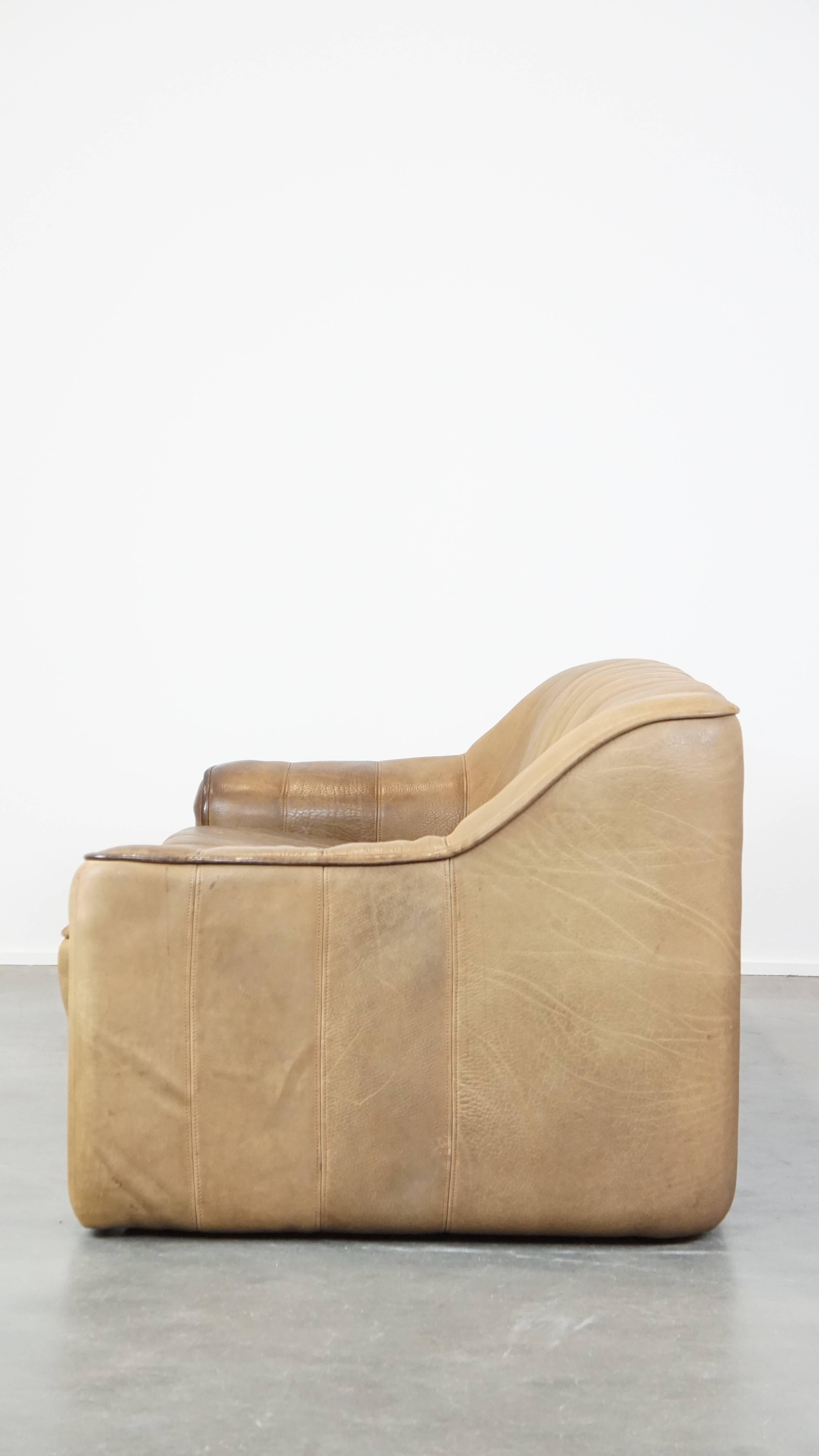 Fait main Canapé 2,5 places design buffle des années 1970 par De Sede, modèle DS44 en vente