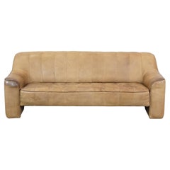 Vintage 1970s buffalo leather 2.5-seat design sofa by De Sede, model DS44