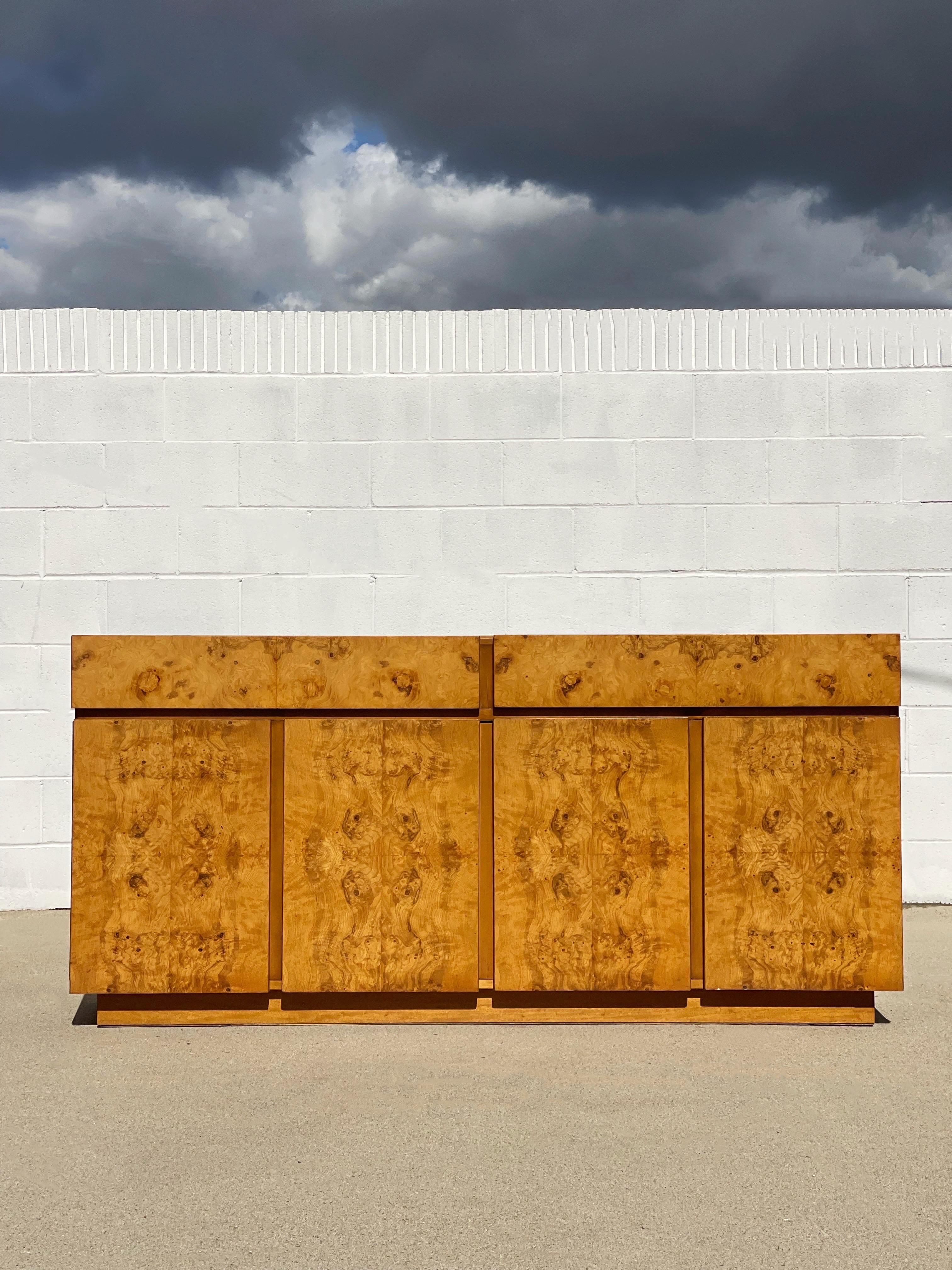 Stunning original 1970s burl credenza by Lane. All original. Would be great under a TV, with a record player on top or in a dining room. The wood work is stunning! Would compliment any decor. A timeless design. 