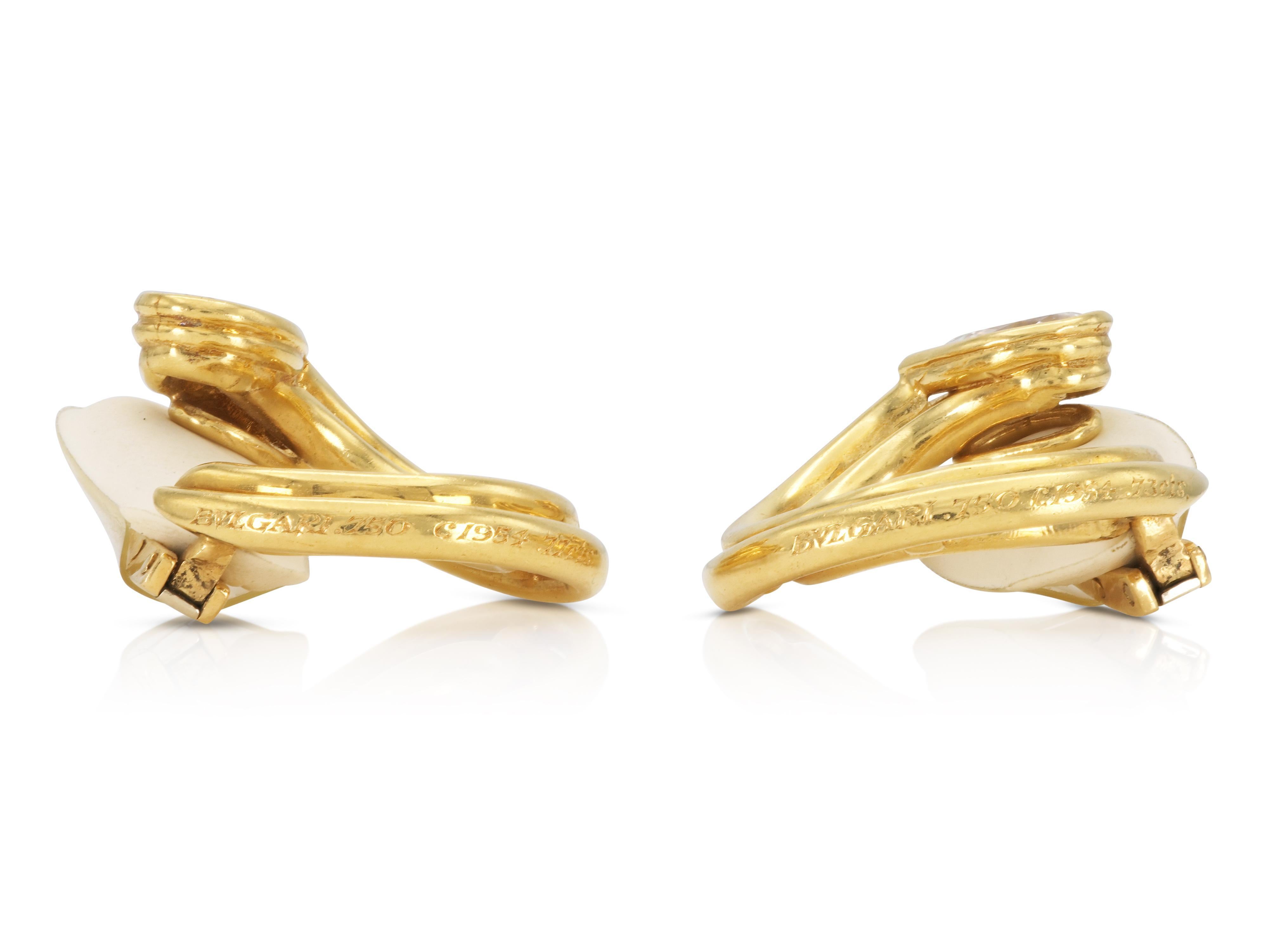 Vintage 1970s Bvlgari Gold and 1.50 Carat Pear-Shaped Diamonds Hoop Earrings In Good Condition In New York, NY