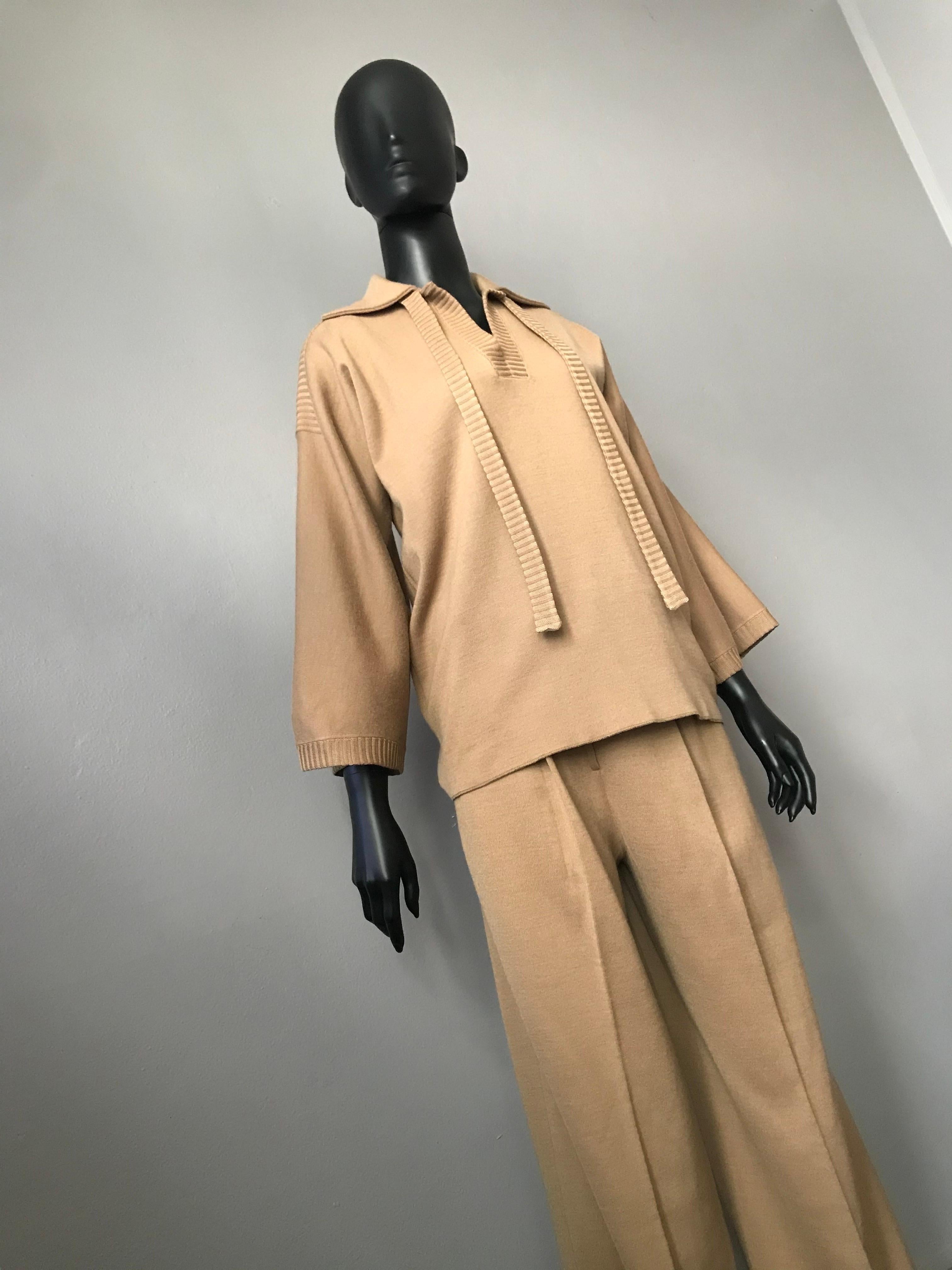 1970’s super chic Callaghan (designed by Gianni Versace) mohair winter pant suit with flared trousers and unique knit top with flared sleeves & ribbing trim.

Great camel colour that is very contemporary but has vintage style and shape

Never been