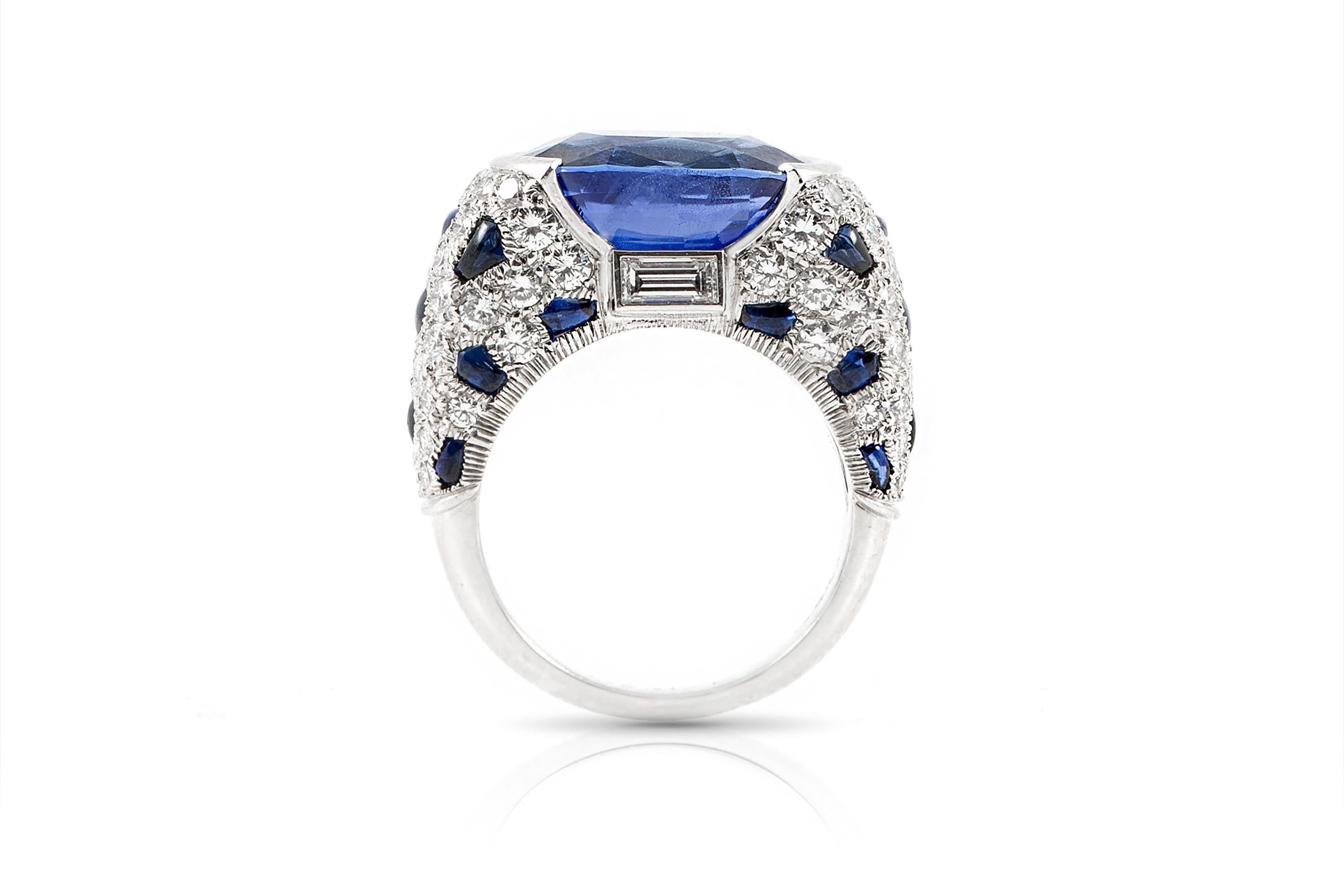 Vintage 1970er Cartier Panthere-Ring mit 13,00 Karat Ceylon-Saphir und Diamanten im Zustand „Gut“ im Angebot in New York, NY