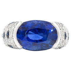 Vintage 1970s Cartier 13.00 Carat Ceylon Sapphire Panthere Ring with Diamonds