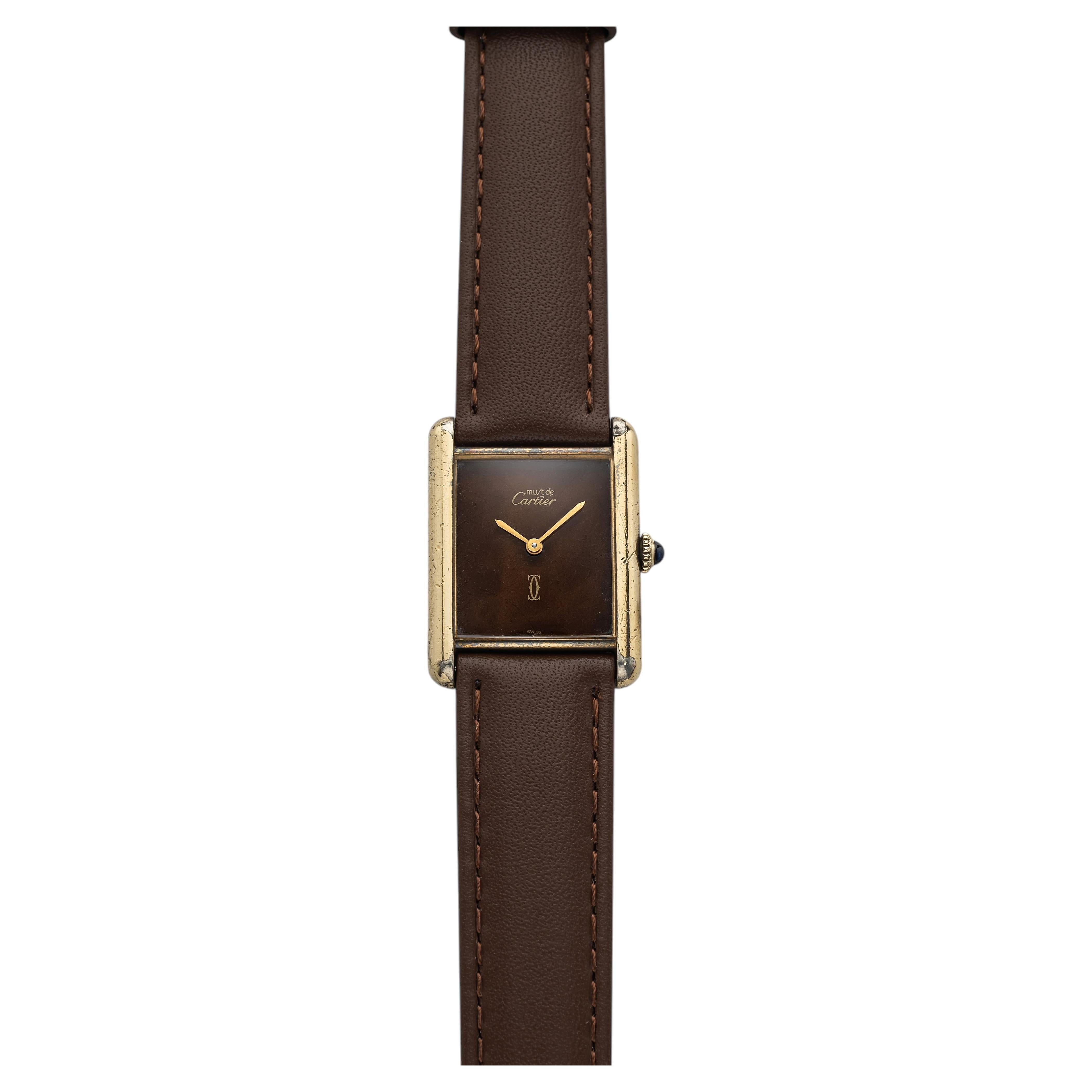 Cartier Must Tank vintage de los años 70, con esmalte dorado (vermeil) y esfera marrón con diseño de carey, cuerda manual, 23 mm