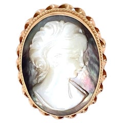 Vintage 1970s Carved Mother of Pearl Cameo 14K Yellow Gold Pin/Pendant