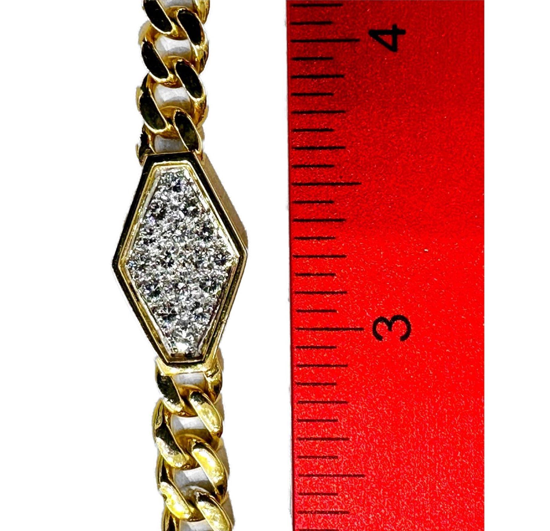 Moderne Bracelet vintage à porter en or jaune 18 carats avec diamants pavés au centre, années 1970 en vente