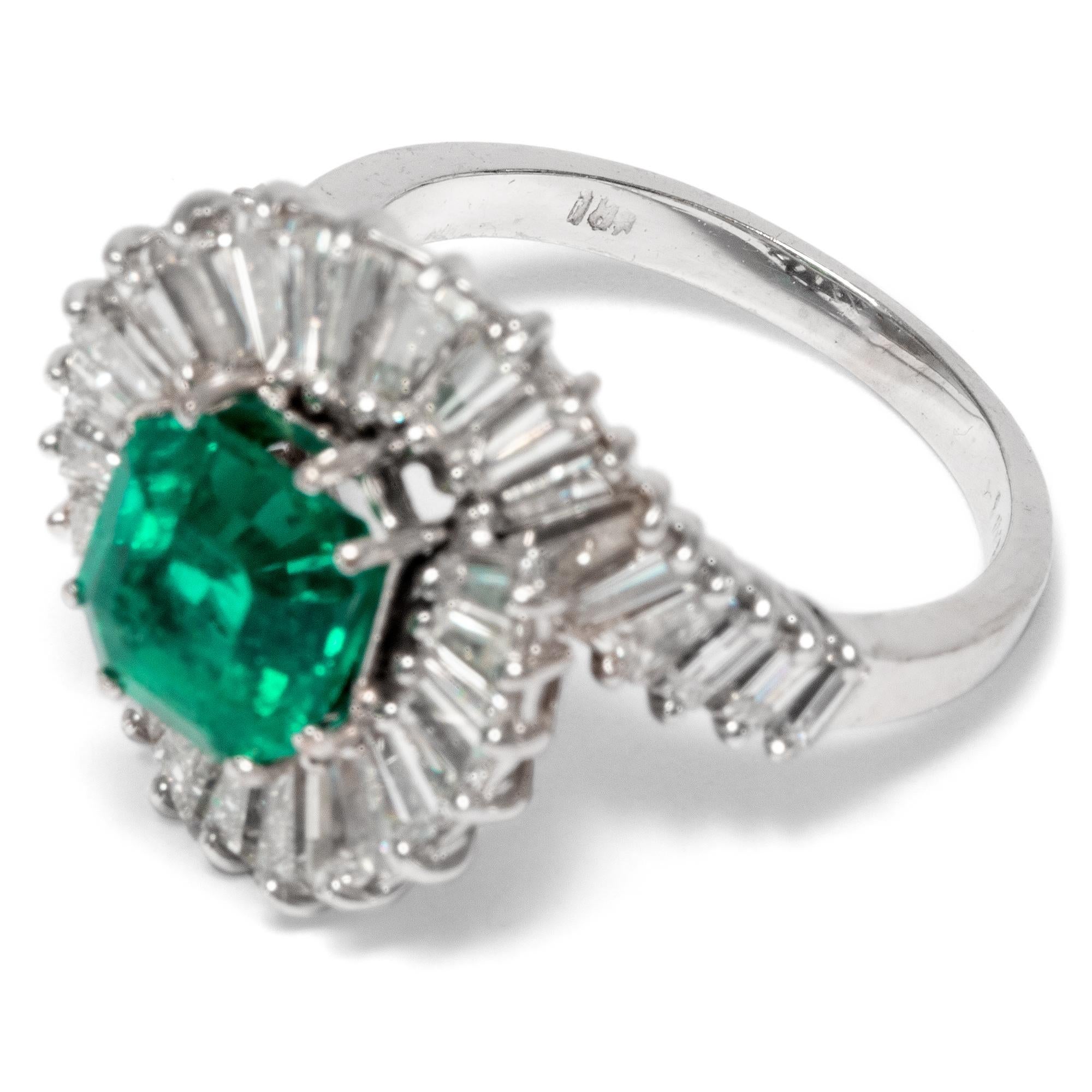 Women's or Men's Vintage 1970s Certified 1.88 Carat Colombian Emerald Diamond Ballerina Ring For Sale