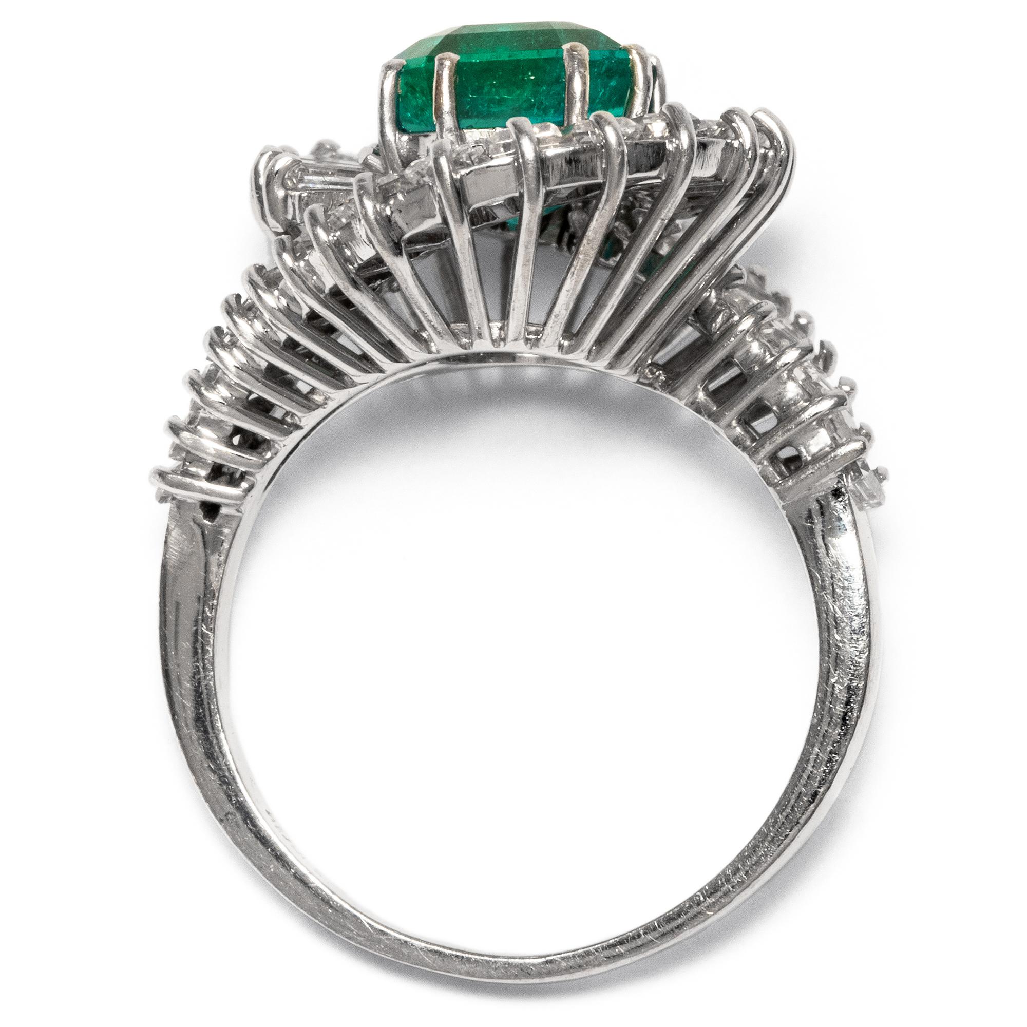 Vintage 1970s Certified 1.88 Carat Colombian Emerald Diamond Ballerina Ring For Sale 1