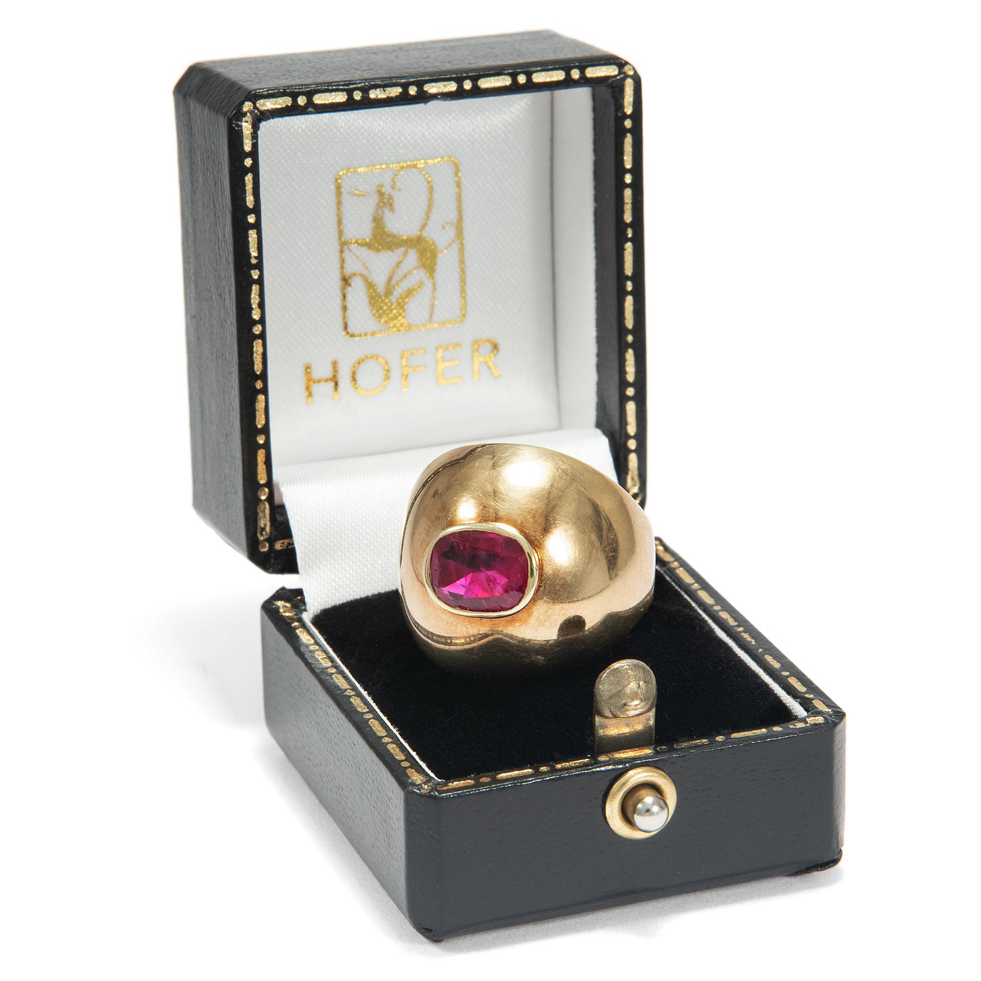 Vintage 1970s Certified Untreated No Heat 1.4 Carat Burma Ruby Gold Domed Ring For Sale 2
