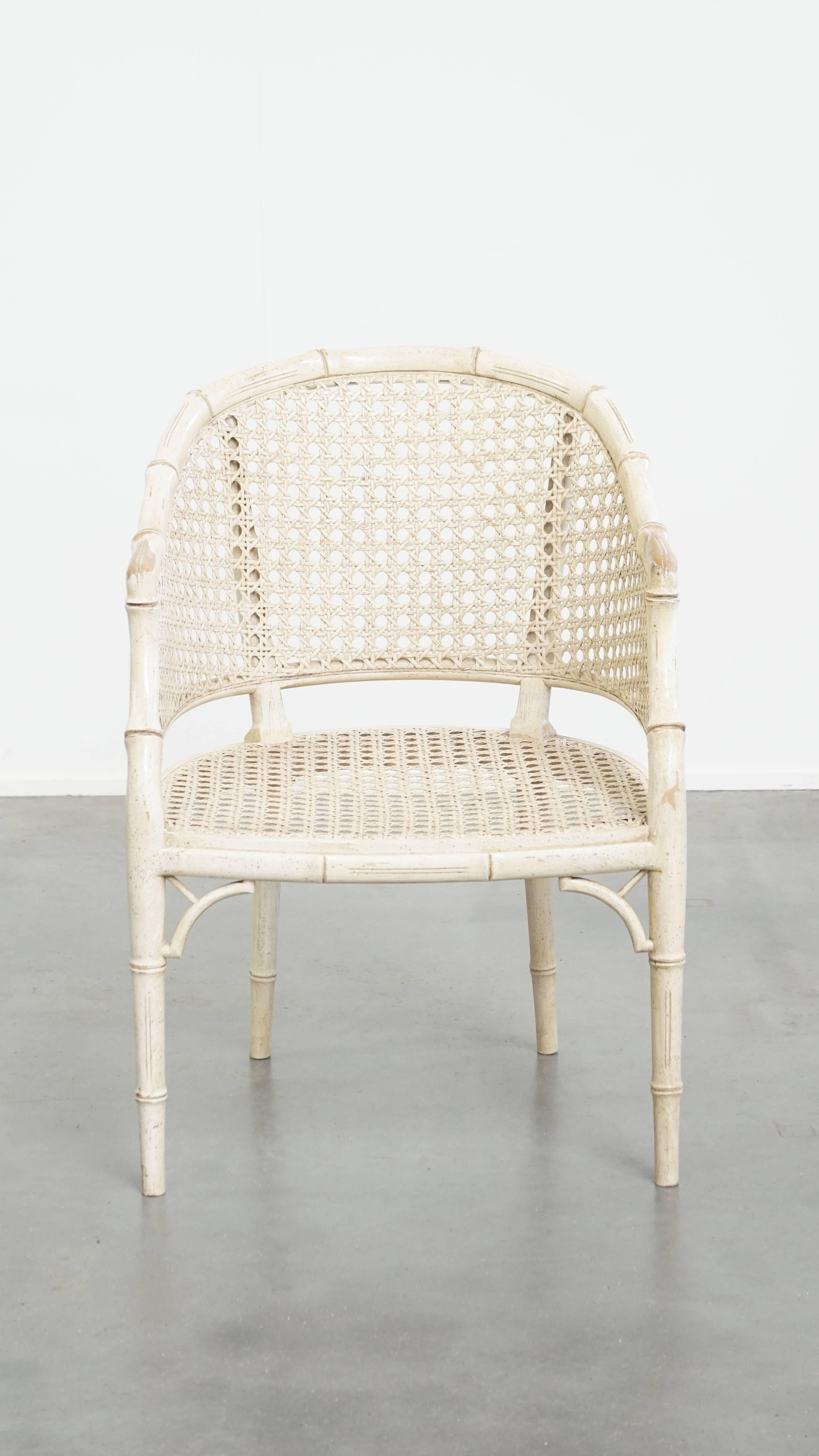 Offert : ce confortable fauteuil vintage des années 1970 de Jonathan Adler, fait de rotin et de bambou.
Cette charmante chaise design vintage a été créée par Jonathan Adler, et grâce à son design intemporel, elle s'intègre dans presque tous les