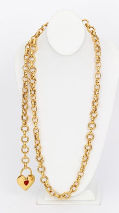 Collier-ceinture vintage Chanel des années 1970 avec breloque en forme de cœur doré