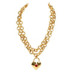 Collier-ceinture vintage Chanel des années 1970 avec breloque en forme de cœur doré