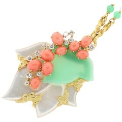 Chaumet, collier sautoir vintage en or 18 carats, nacre, corail et calcédoine, années 1970