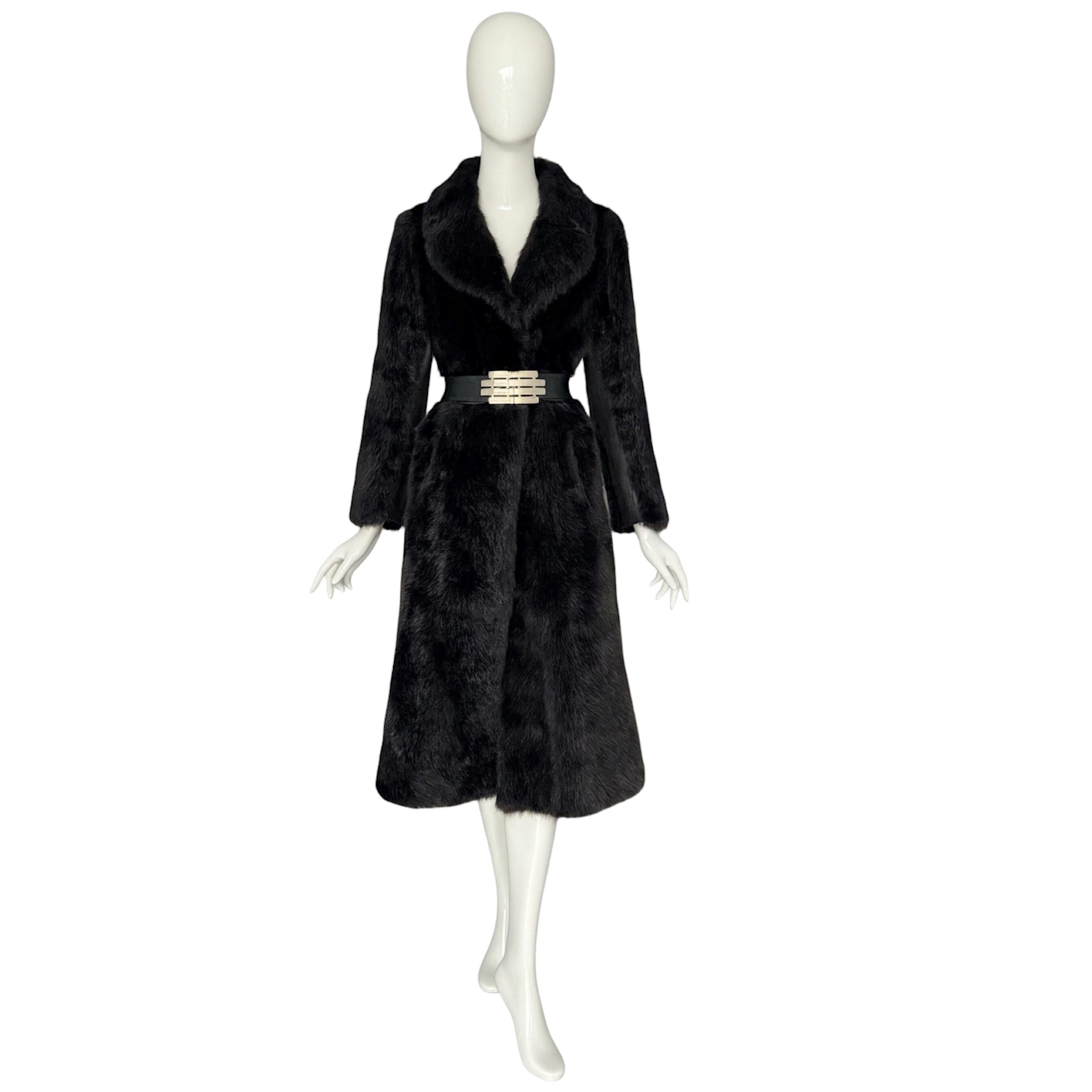 When it comes to fur, choosing vintage is always a wise and sustainable option, there are still exceptional, beautifully maintained pieces available, offering craftsmanship and character that modern production rarely matches. This exquisite