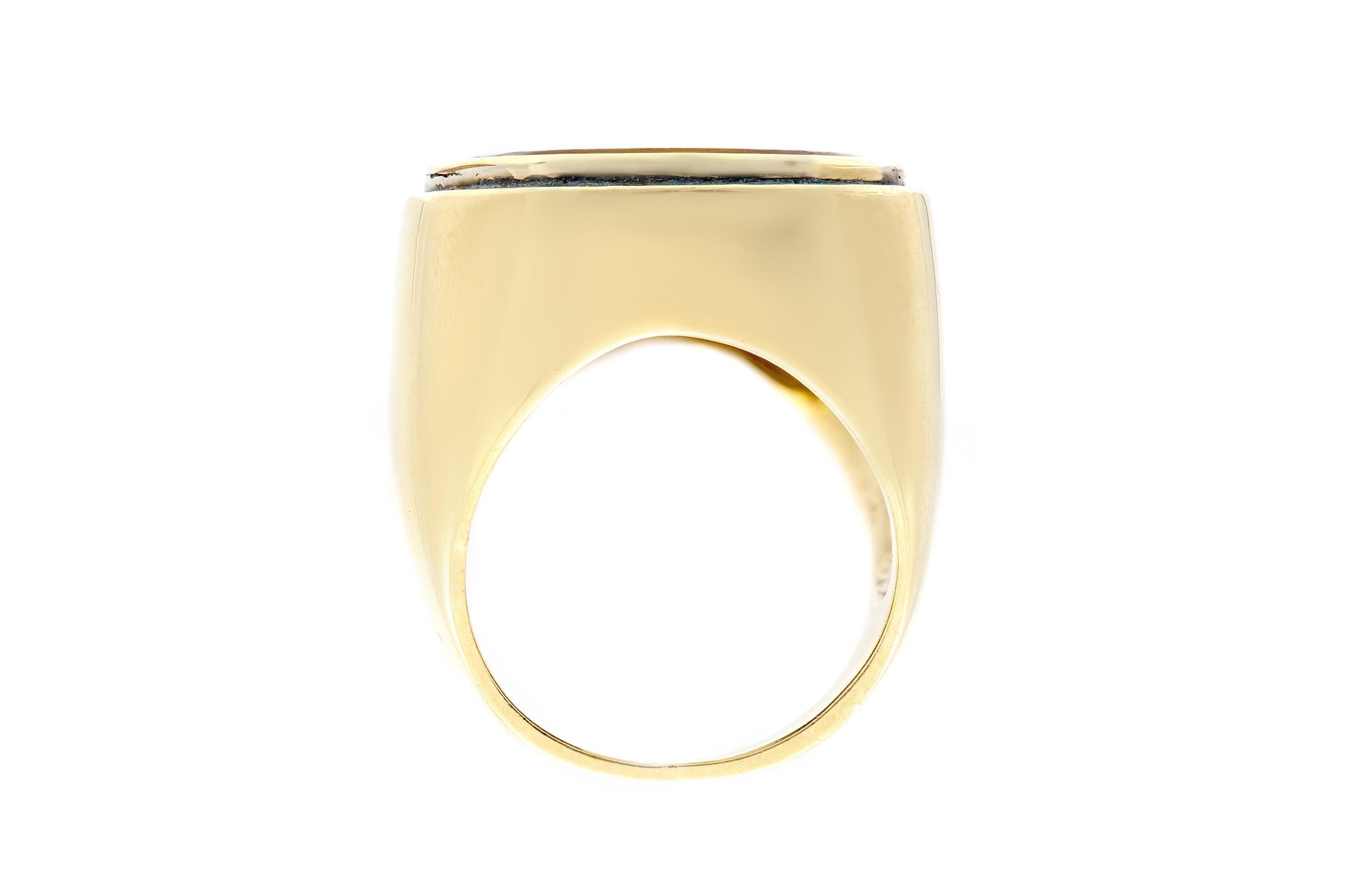 Vintage 1970s Citrine Intaglio Signet Ring In Good Condition For Sale In New York, NY