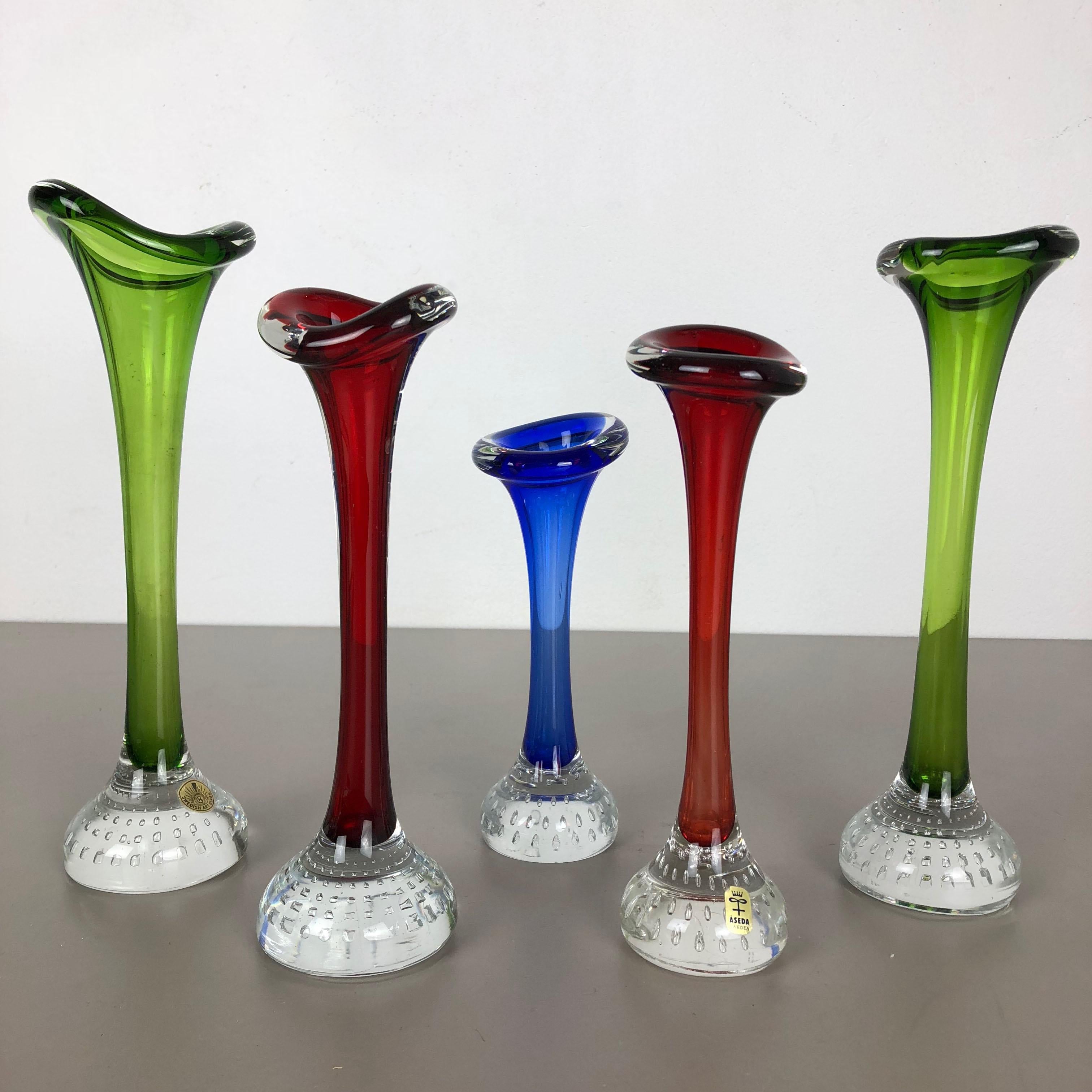 Mid-Century Modern Ensemble coloré de cinq vases en verre vintage des années 1970 par Bo Borgstrom pour ASEDA, Suède en vente