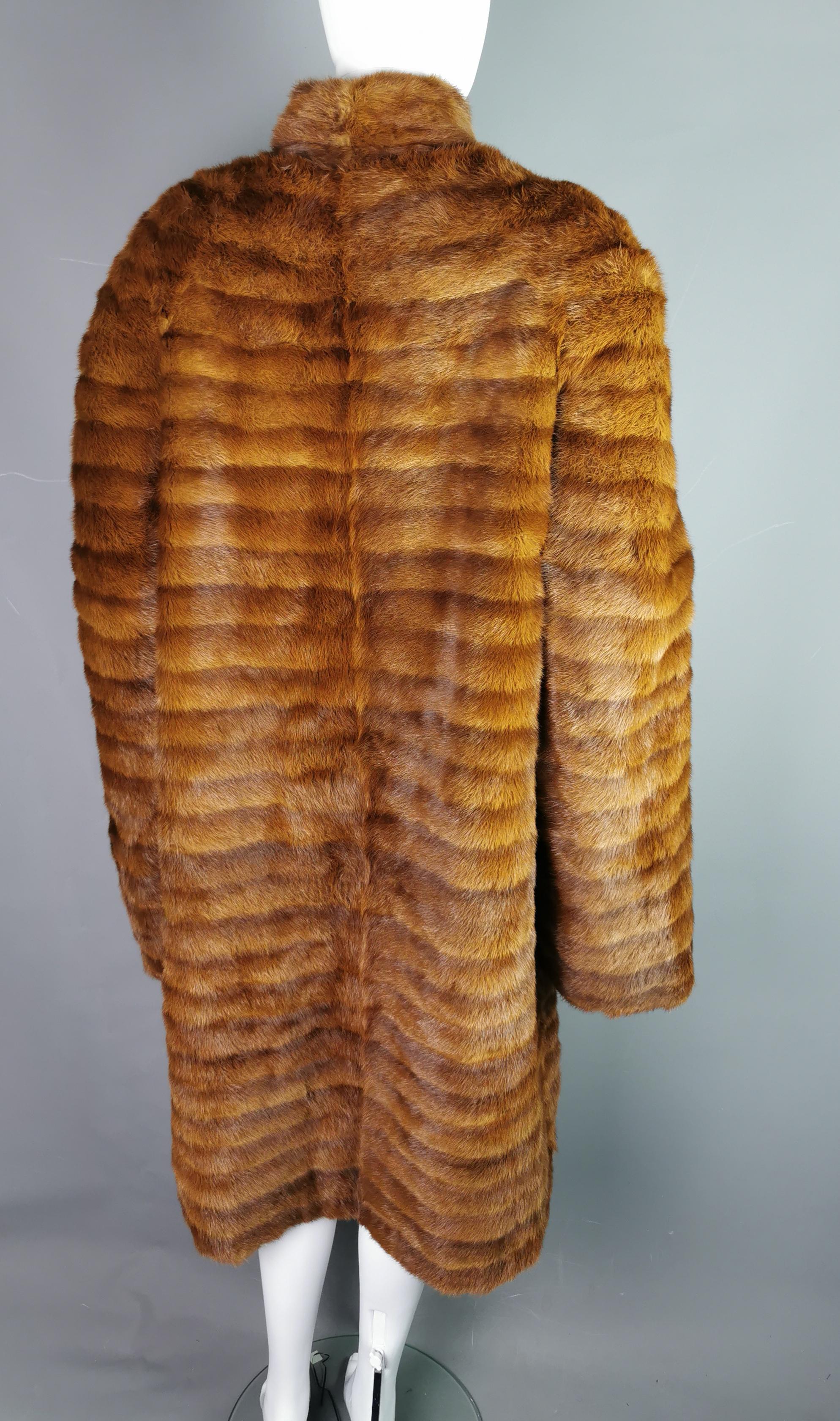 Manteau long en fourrure de coney vintage des années 1970  Pour femmes en vente