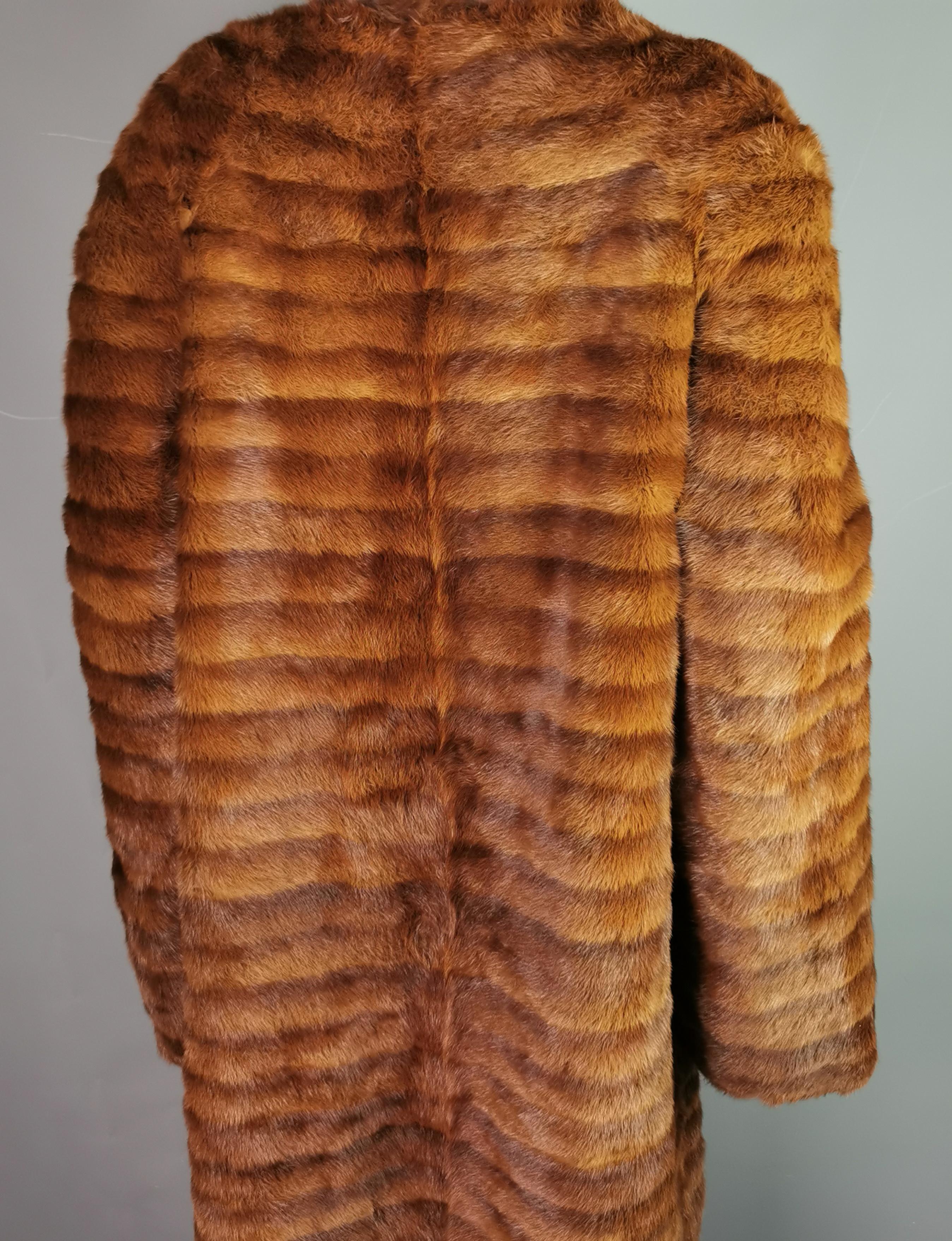 Manteau long en fourrure de coney vintage des années 1970  en vente 2
