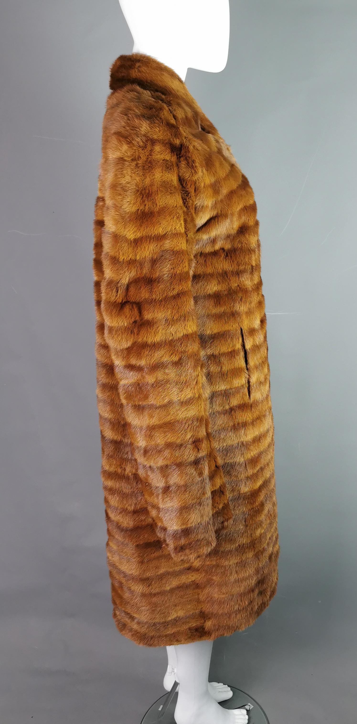 Manteau long en fourrure de coney vintage des années 1970  en vente 3