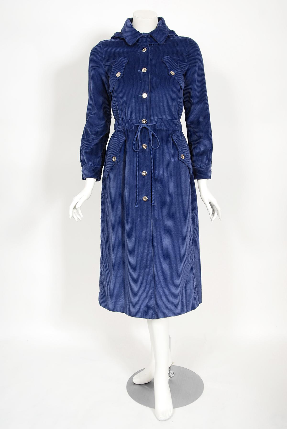 Vintage 1970s Courrèges Navy Blue Corduroy Waist-Tie Detachable Hood Jacket Coat For Sale 1