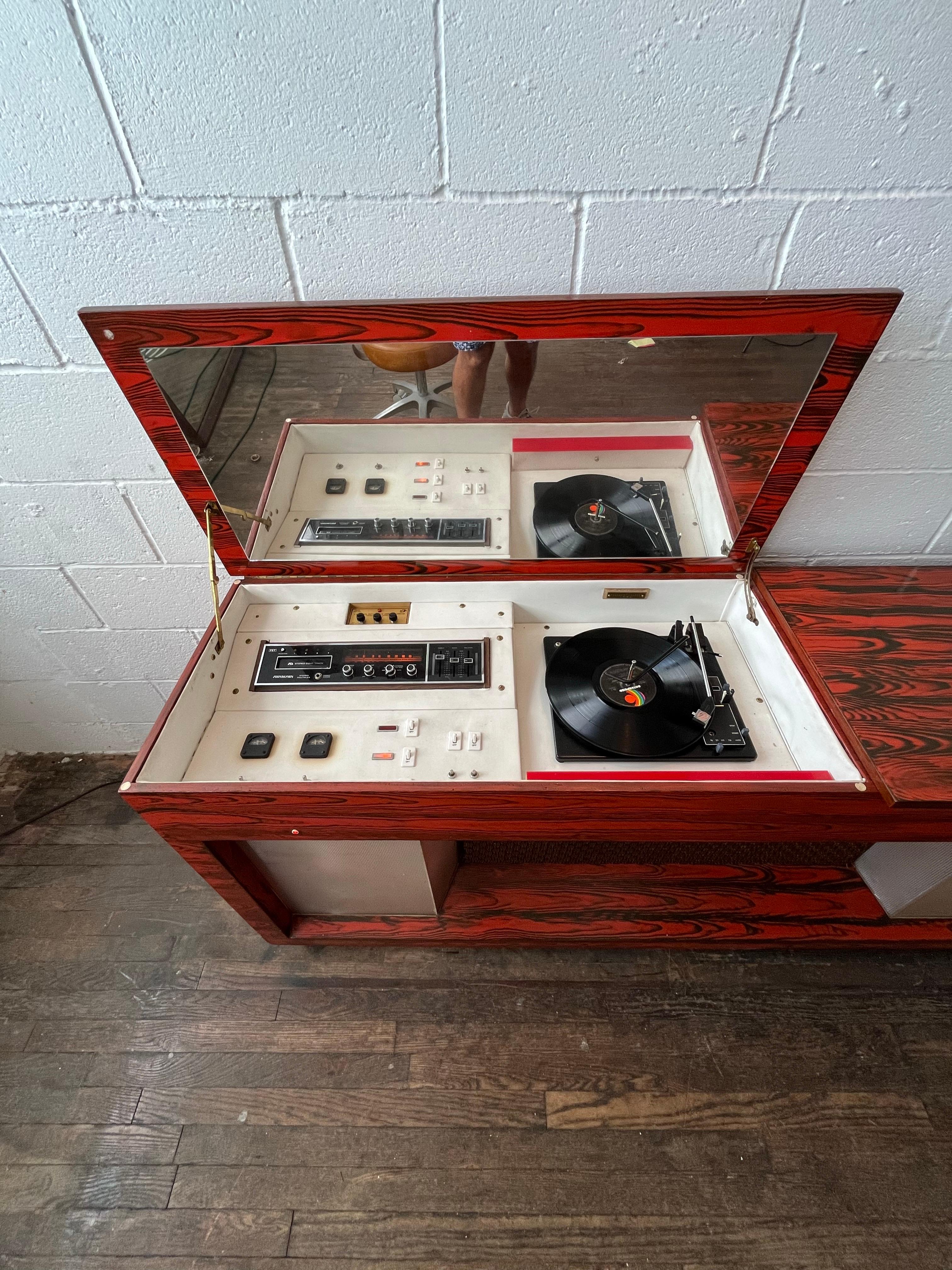 Vintage 1970's Custom Stereo Konsole Plattenspieler 8 Spur (Moderne der Mitte des Jahrhunderts) im Angebot