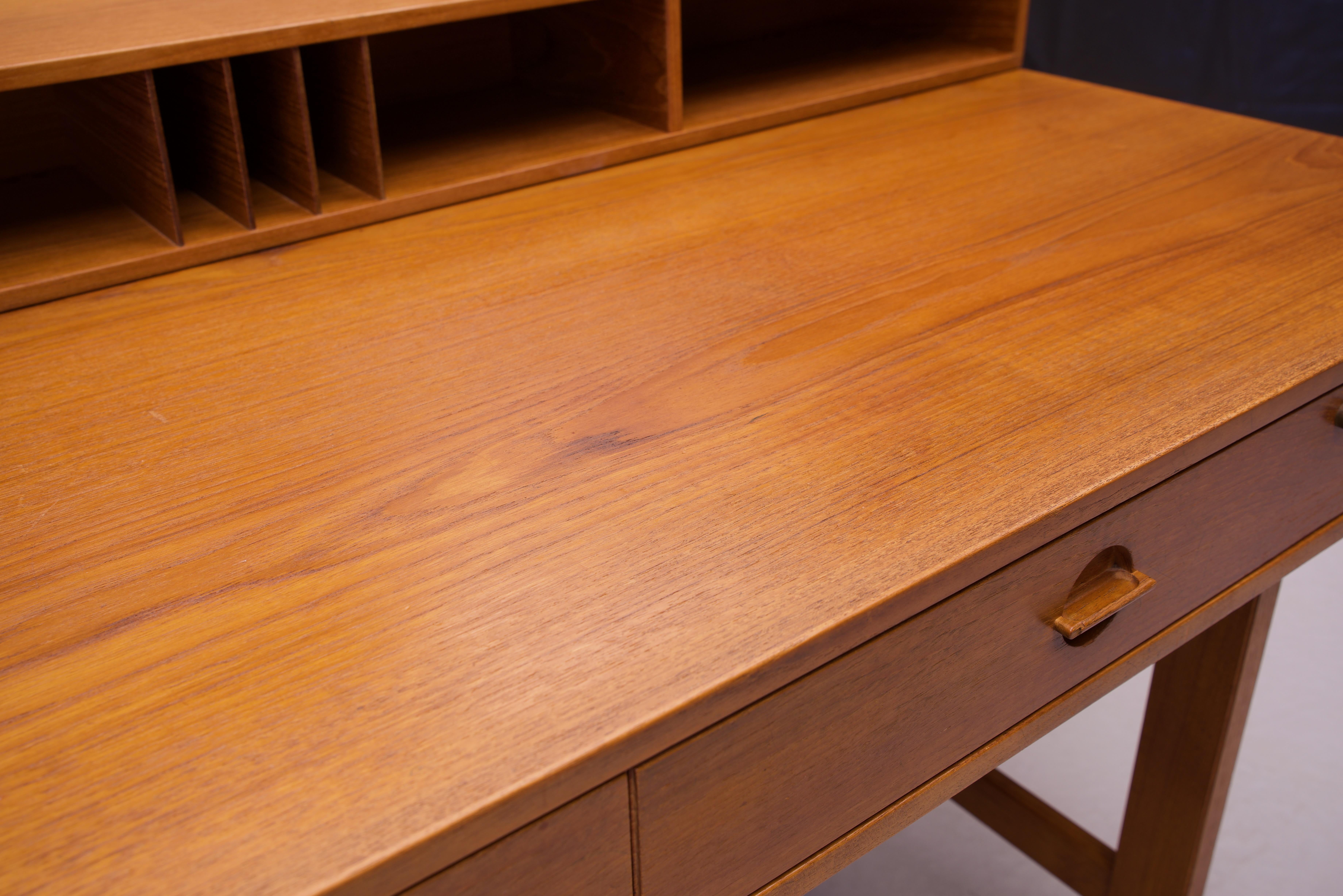 Bureau en teck vintage des années 1970 de Peter Lovig Nielsen (Danish Modern Flip-Top Partners) en vente 3