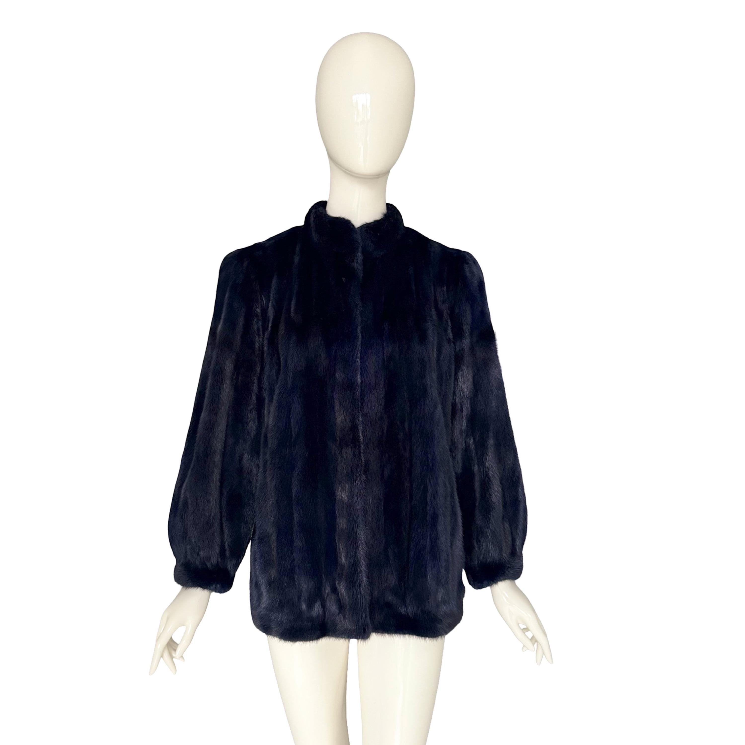 Vintage Años 70 Azul Medianoche Oscuro Chaqueta de piel de visón canadiense Majestic en venta 2