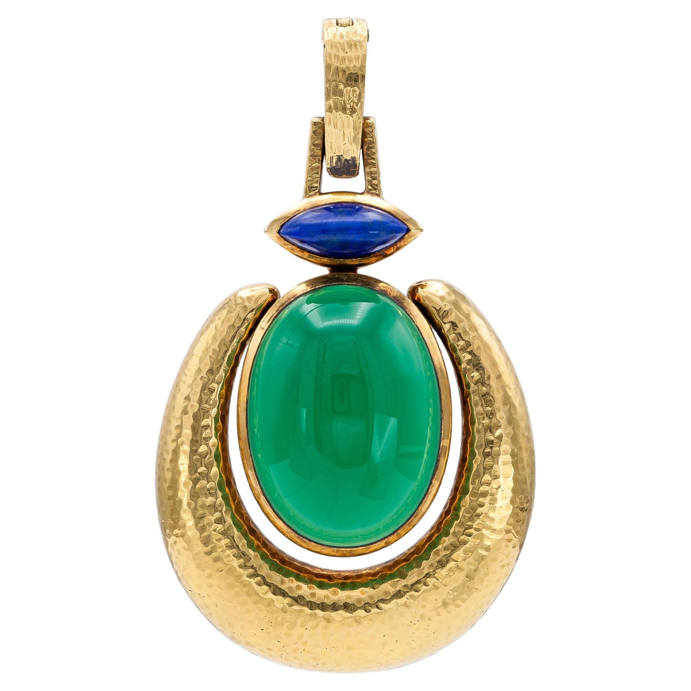 What does a pendant symbolize?