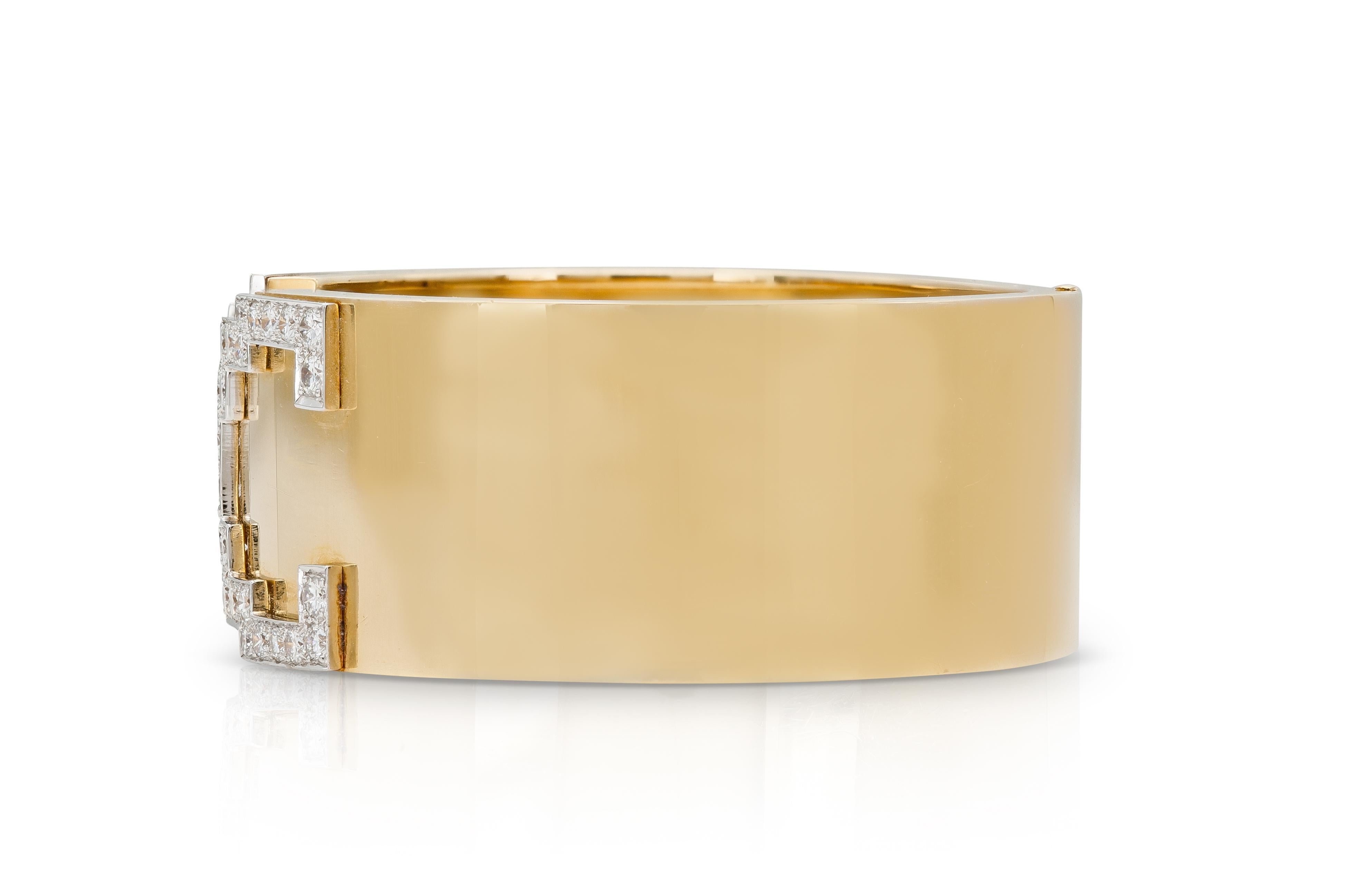 Finely crafted in 18k yellow gold and platinum with 48 Round Brilliant cut diamonds weighing a total of 3.84 carats.
Signed by David Webb
Circa 1970s
Size 6 inches