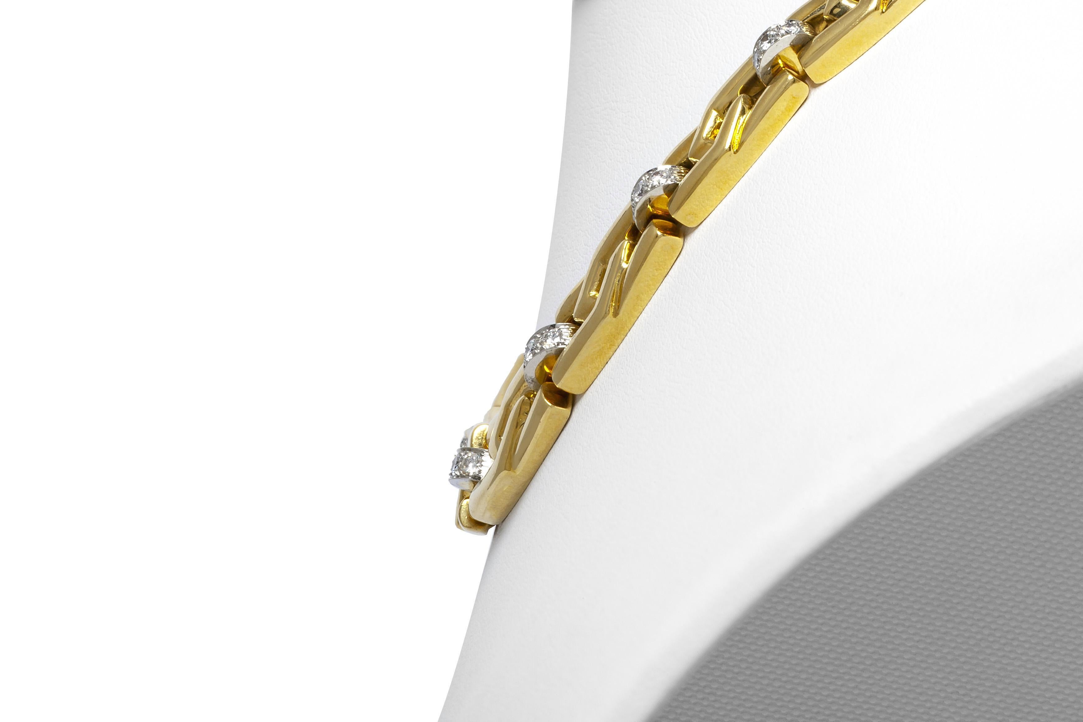 Vintage 1970s David Webb Gold Collar Necklace with Diamonds In Good Condition For Sale In New York, NY
