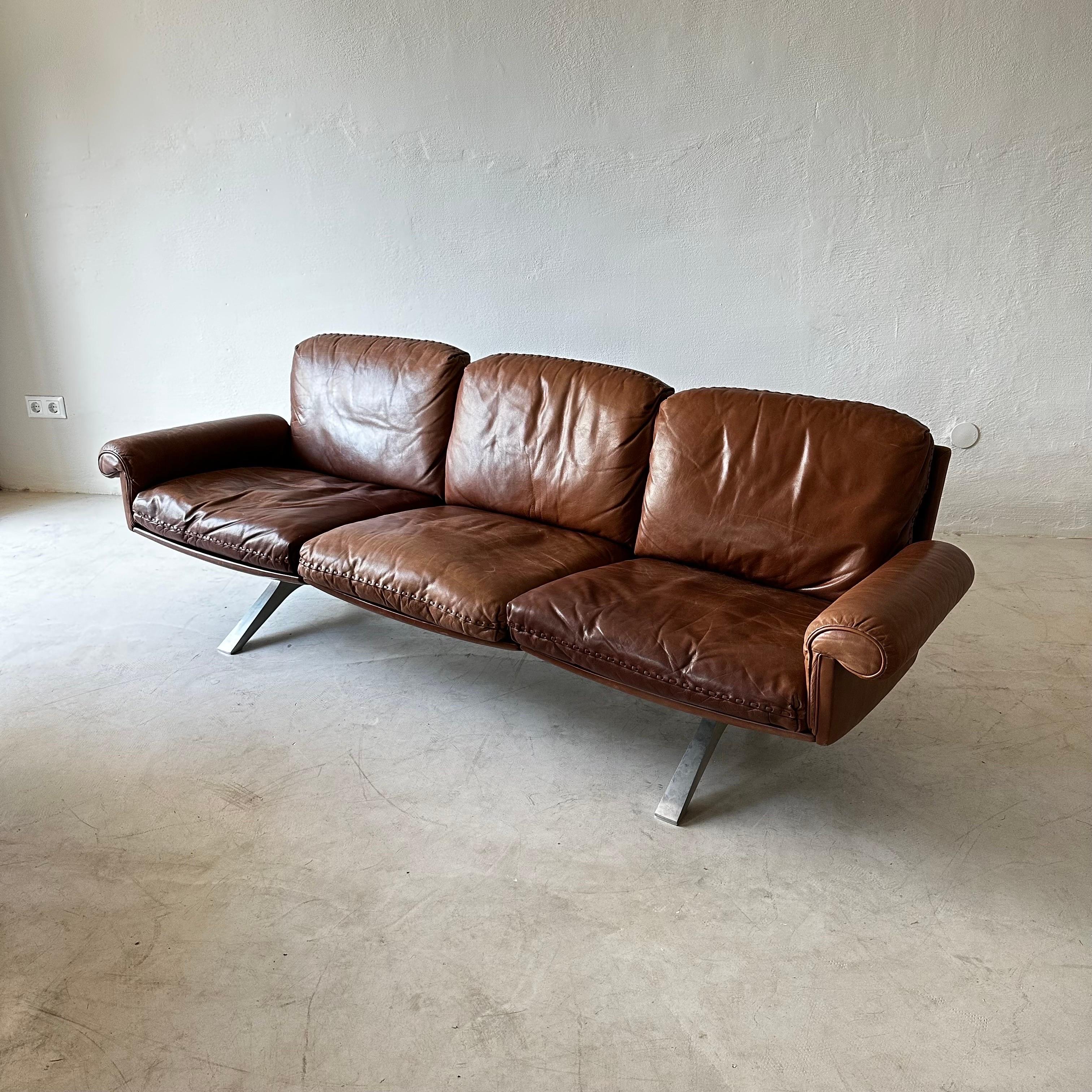 Rare pair of vintage 1970s De Sede DS-31 designer sofa in dark cognac brown leather. Beautifully patinated in soft luxury leather. Price is for one piece. Two pieces are available.