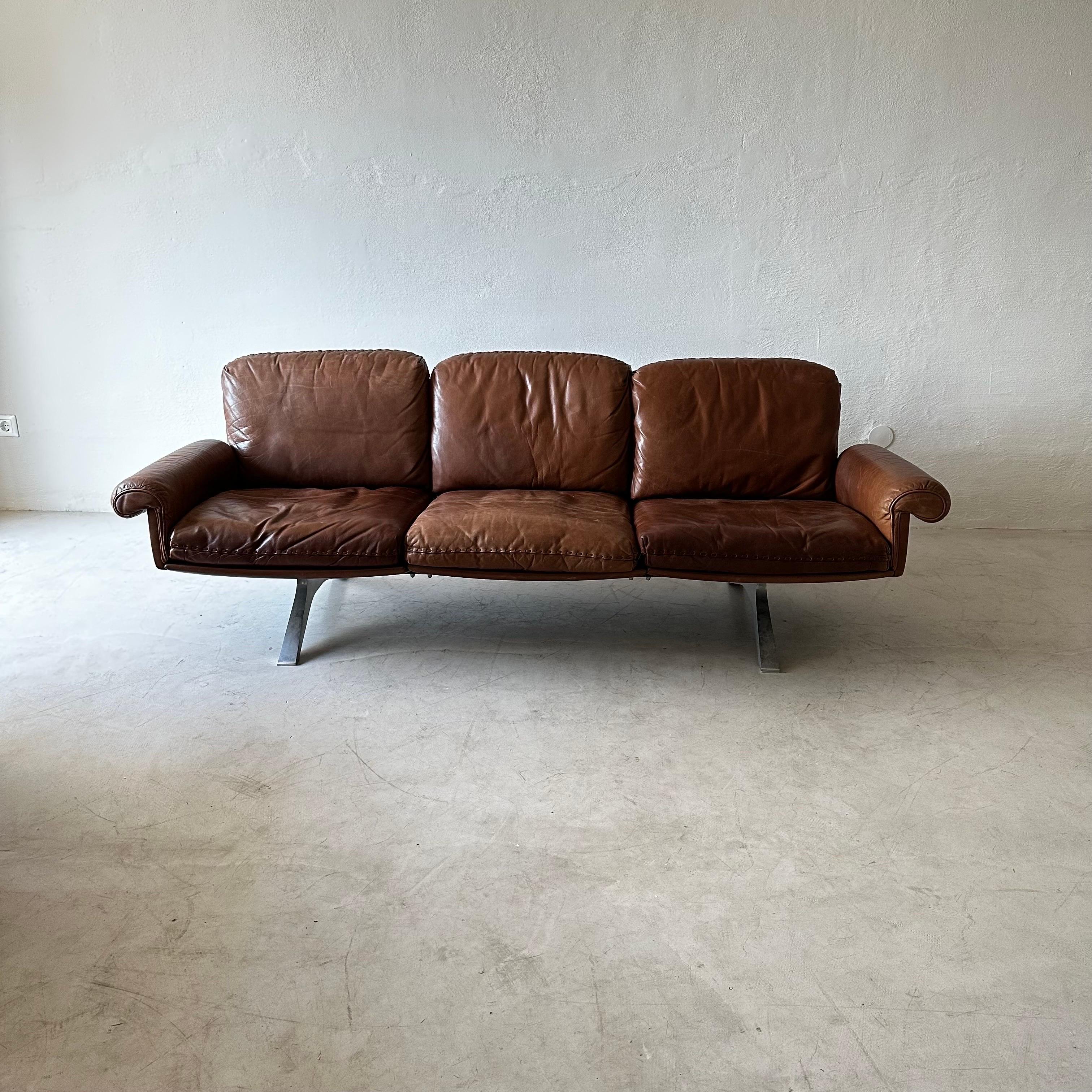 Vintage 1970s De Sede DS 31 Designer Sofa Dark Cognac Brown Leather In Good Condition For Sale In Vienna, AT