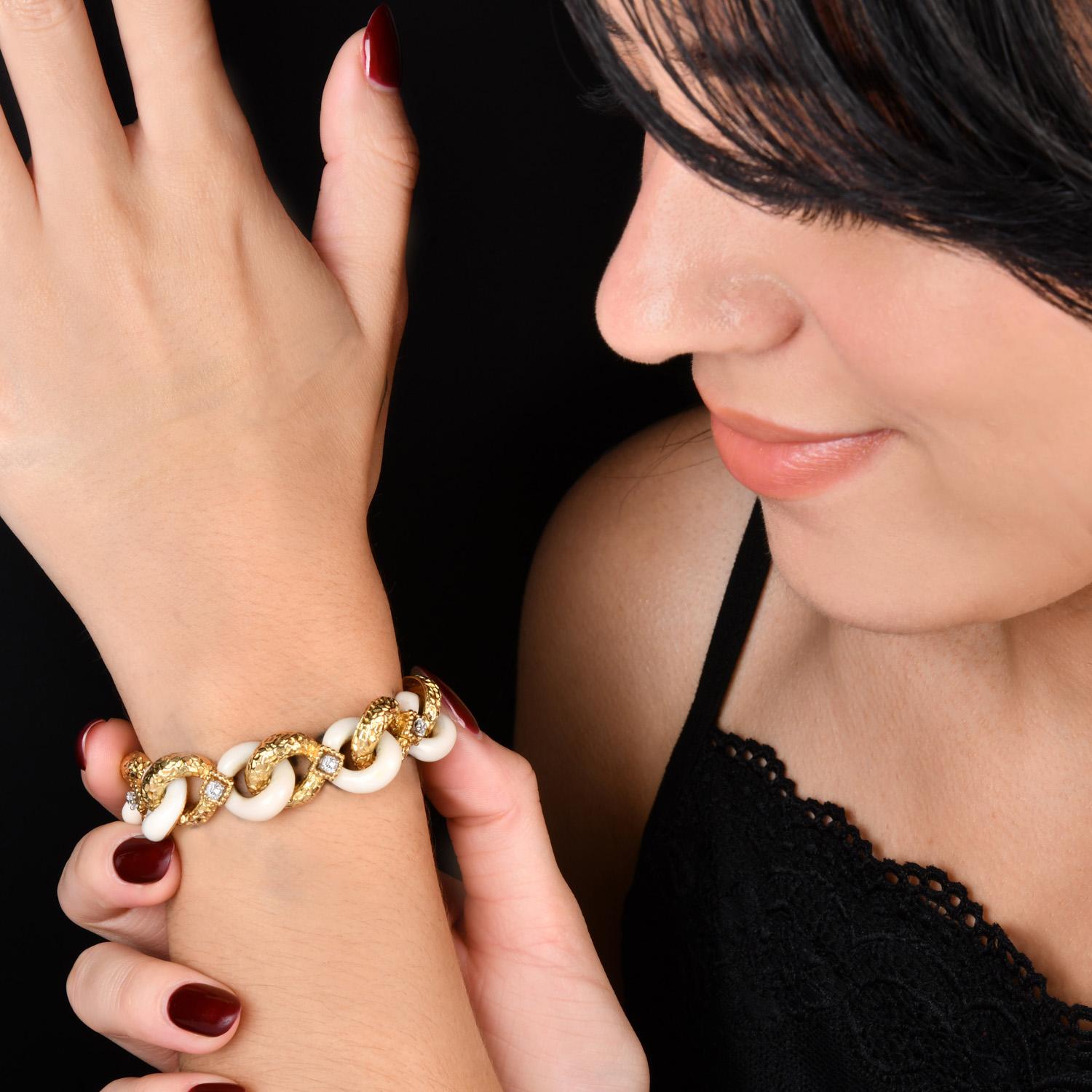 Vintage 1970s  Diamond 18K Yellow Gold Bone Link Bracelet For Sale 5
