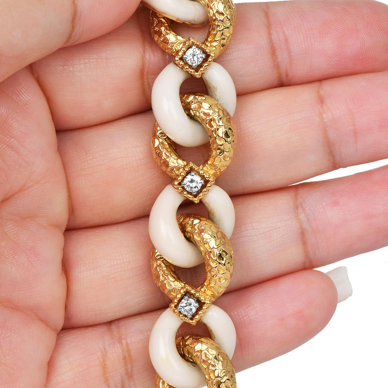 Vintage 1970s  Diamond 18K Yellow Gold Bone Link Bracelet For Sale 2