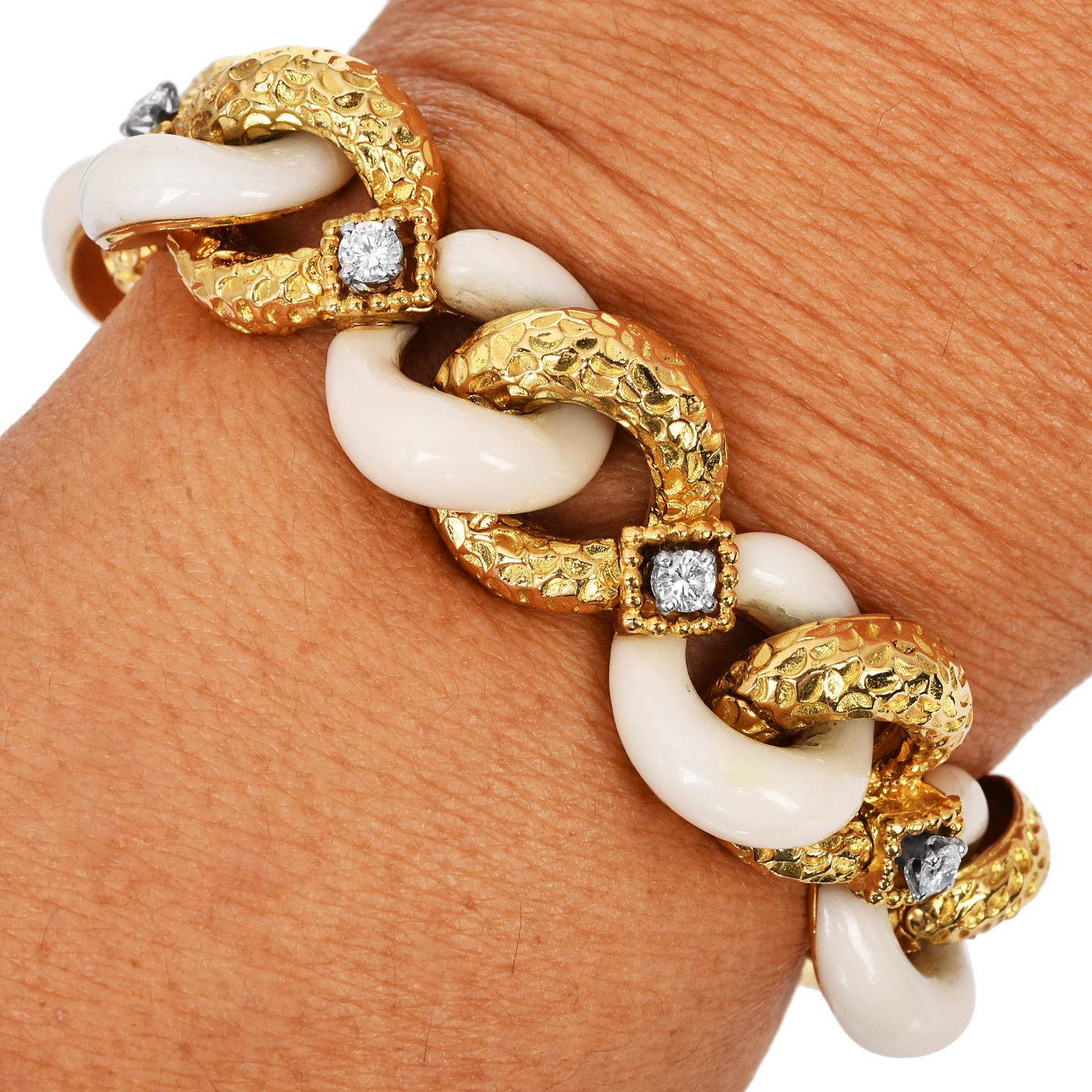 Vintage 1970s  Diamond 18K Yellow Gold Bone Link Bracelet For Sale 3