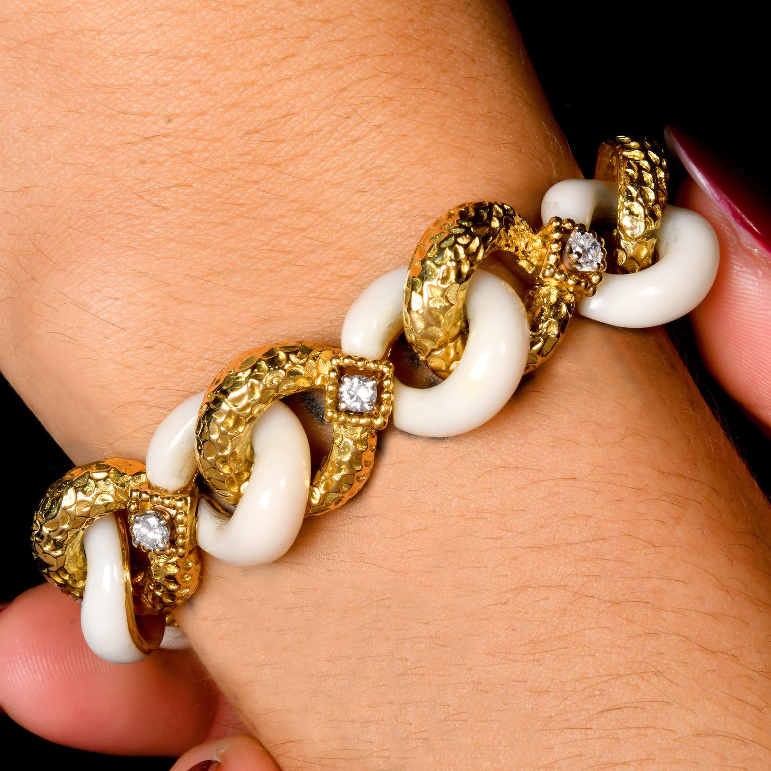 Vintage 1970s  Diamond 18K Yellow Gold Bone Link Bracelet For Sale 4