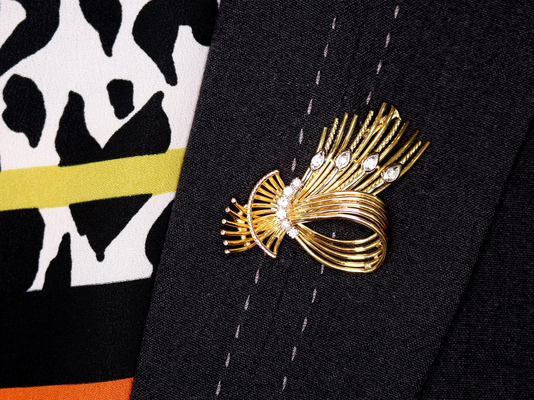 1970s Diamond and 18k Yellow Gold Spray Brooch For Sale 1