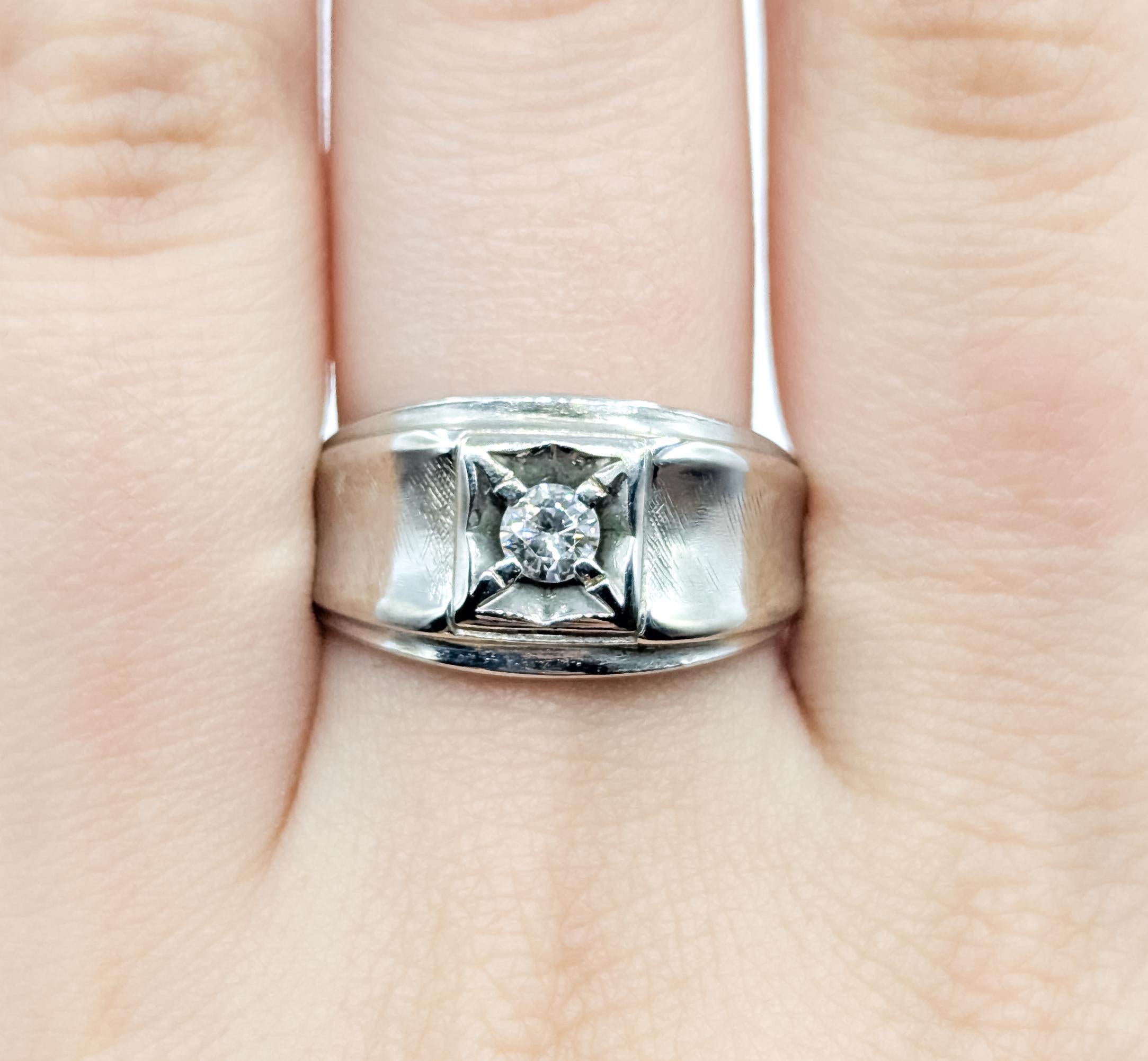 Vintage 1970's Diamond Hand Florentine Ring in 14k White Gold Pour hommes en vente