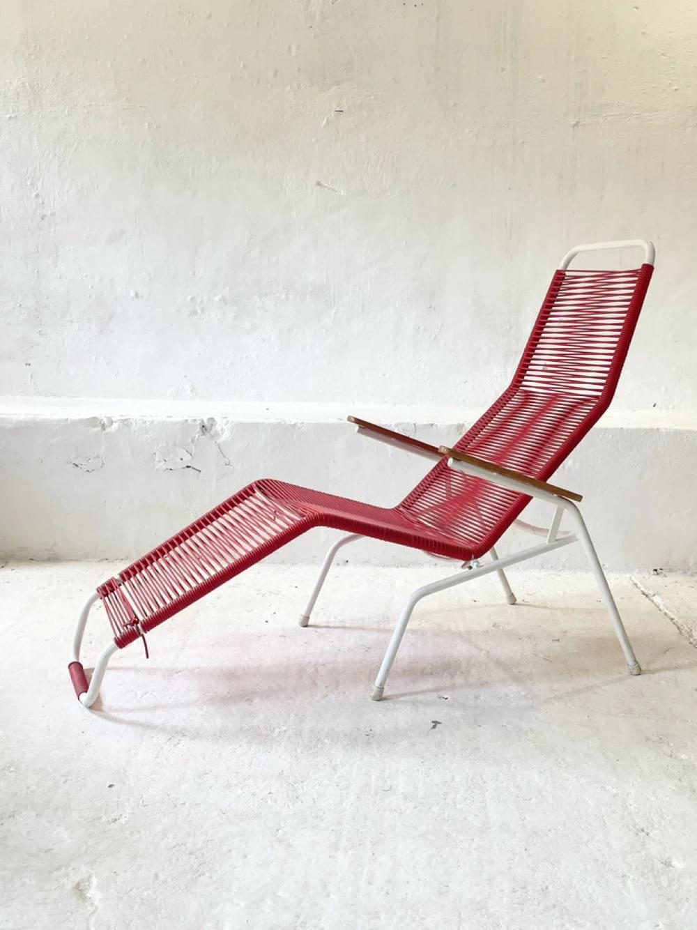 Questa comoda poltrona reclinabile da esterno in stile vintage proviene dal rinomato produttore austriaco Elefant Möbel, un marchio con oltre 80 anni di esperienza nella produzione di mobili da giardino e per l'ospitalità robusti e resistenti alle