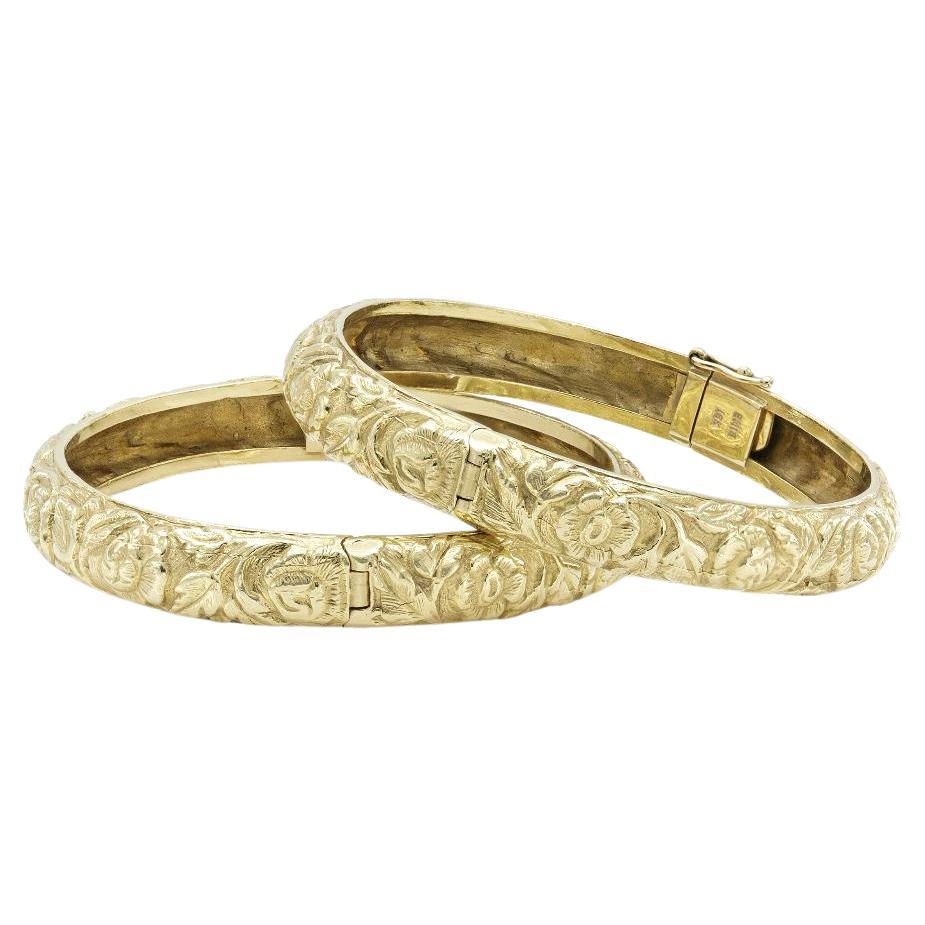 Vintage 1970s Emis Pair of Gold Bangle Bracelets im Angebot