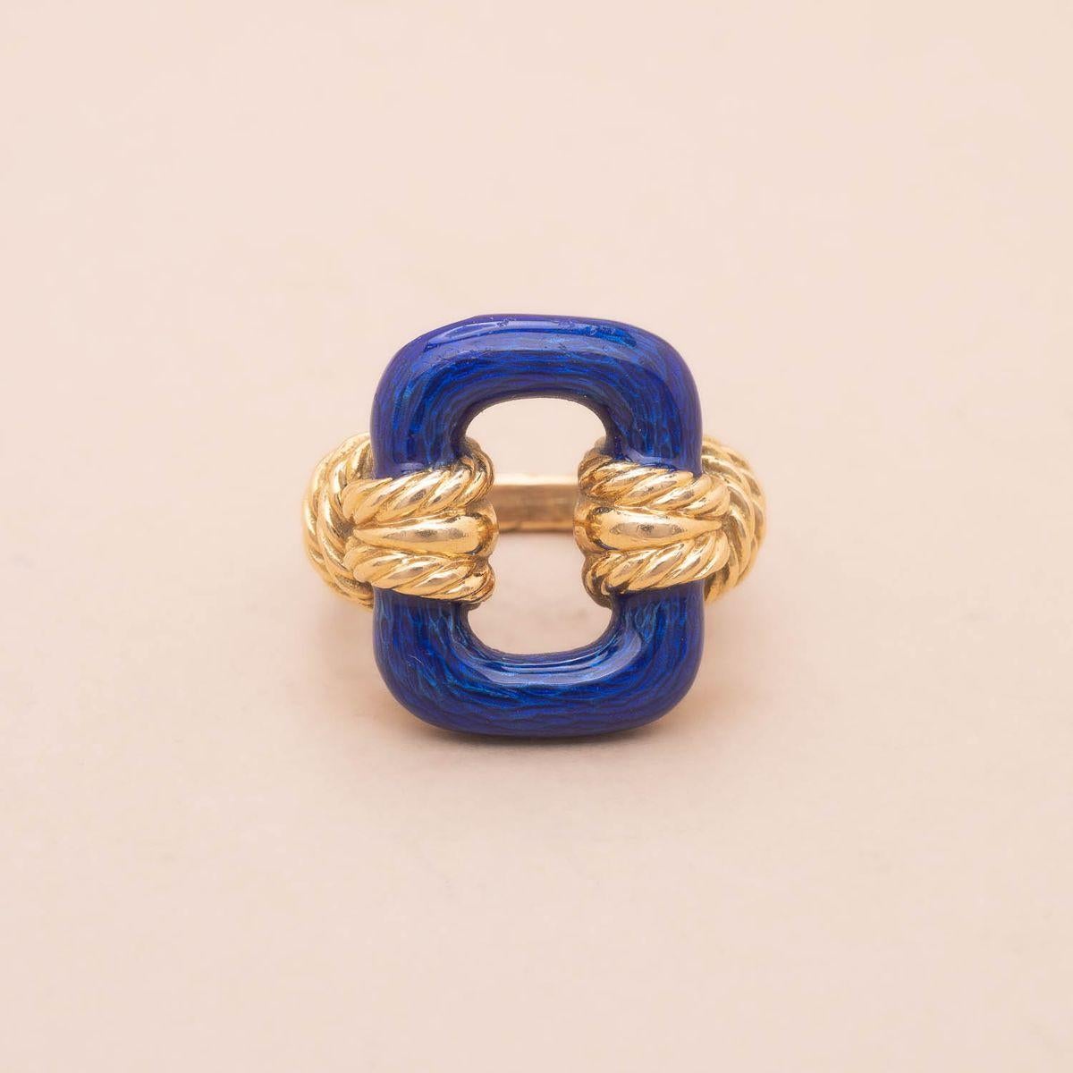 Rectangular vintage 18K gold and blue enamel nautical knot shaped ring. Attributed to Fred. Design inspired directly by the navigation and nautical world, like a number of Fred's creation. 
70s French craftsmanship 
Eagle's head hallmark
Dimensions