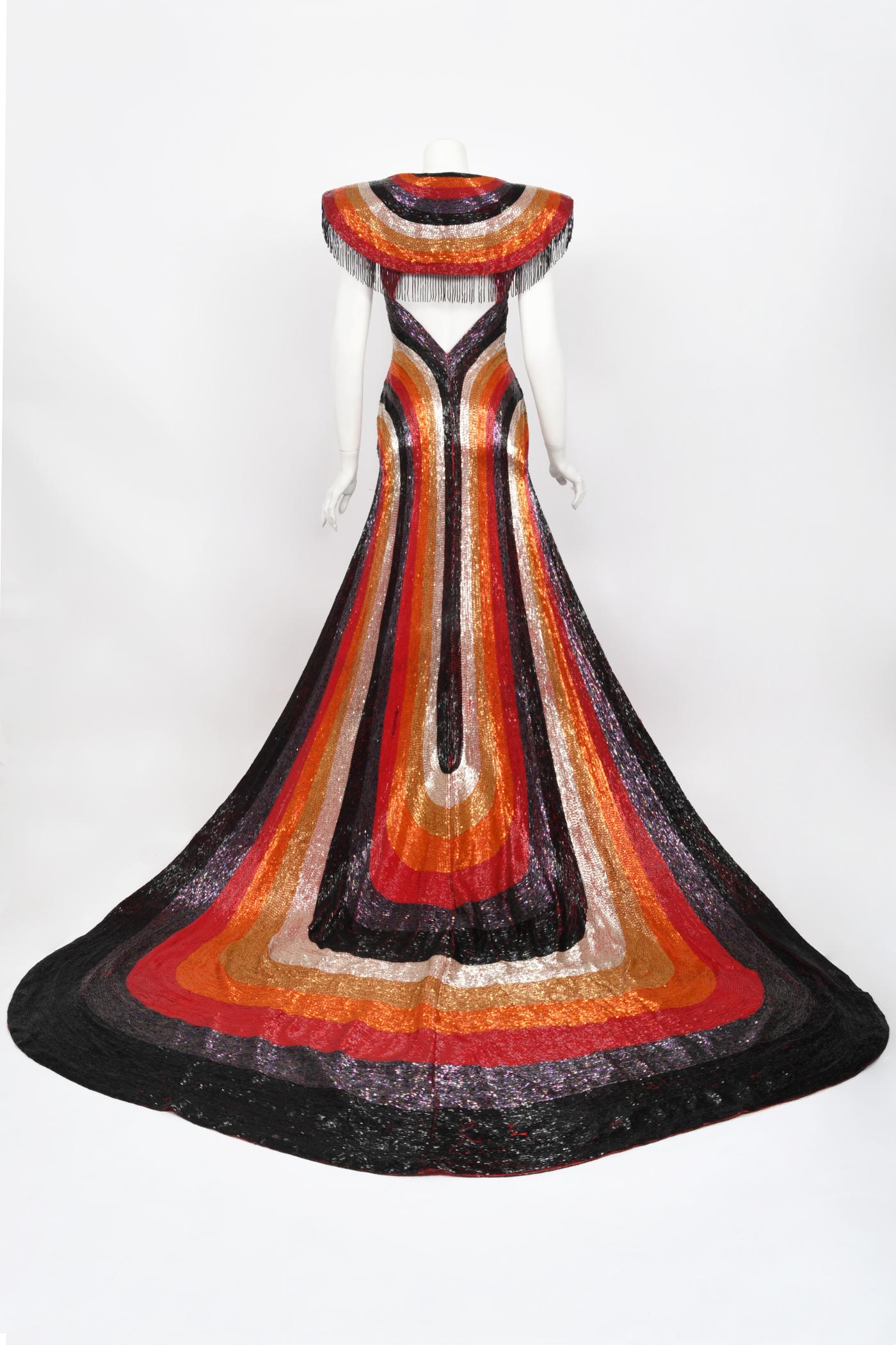Ikonisches 1970er Jahre Museum Qualität Voll Perlen Couture Rückenfrei Schrägschnitt Geschliffenes Kleid  im Angebot 12