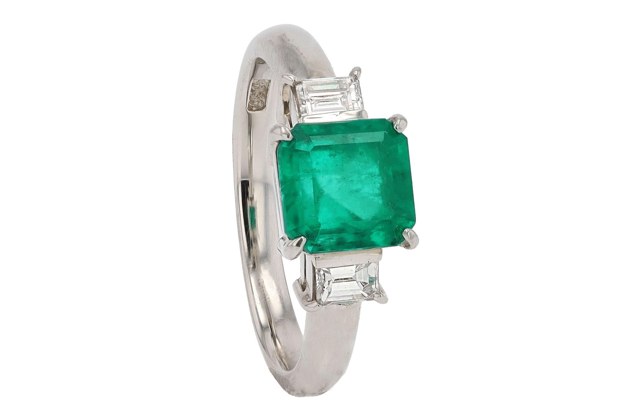 Contemporary Vintage 1970s Estate GIA Certified Colombian 1.69 Carat Emerald and Diamond Ring For Sale