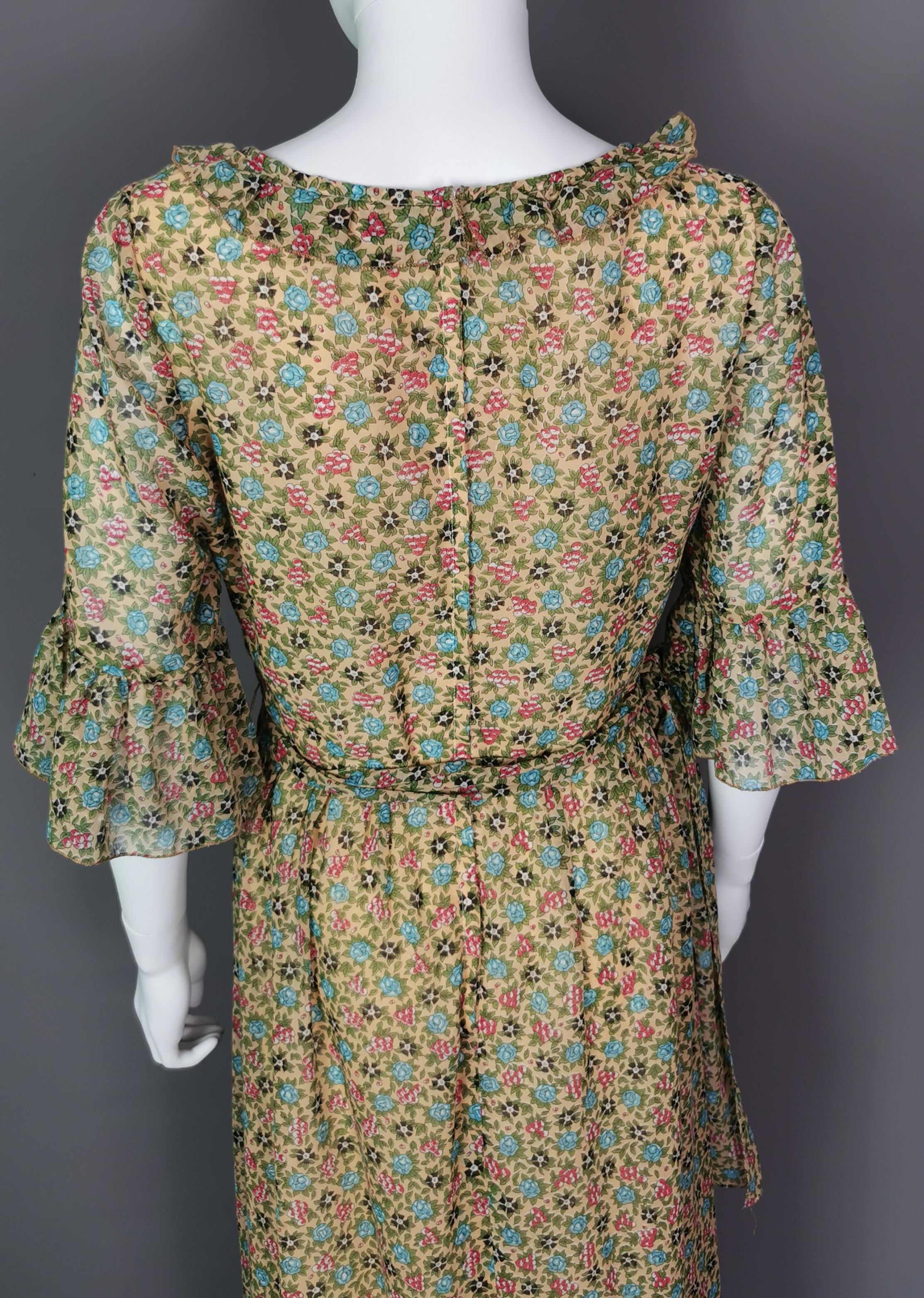Vintage 1970s floral maxi dress, Boho, frill hem  For Sale 7